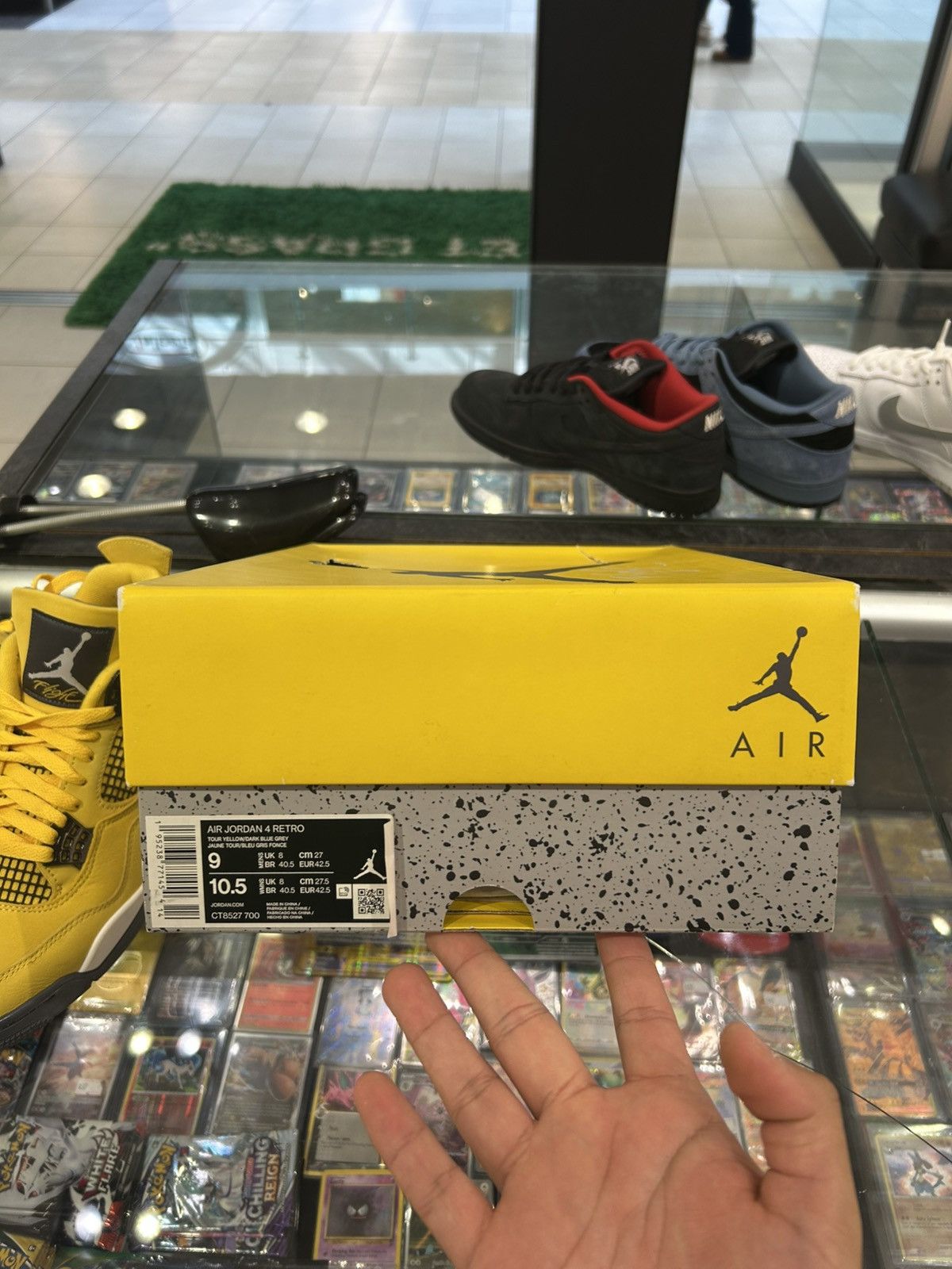 Jordan Brand Jordan 4 lightning 2021 Size US 9 / EU 42 - 11 Thumbnail