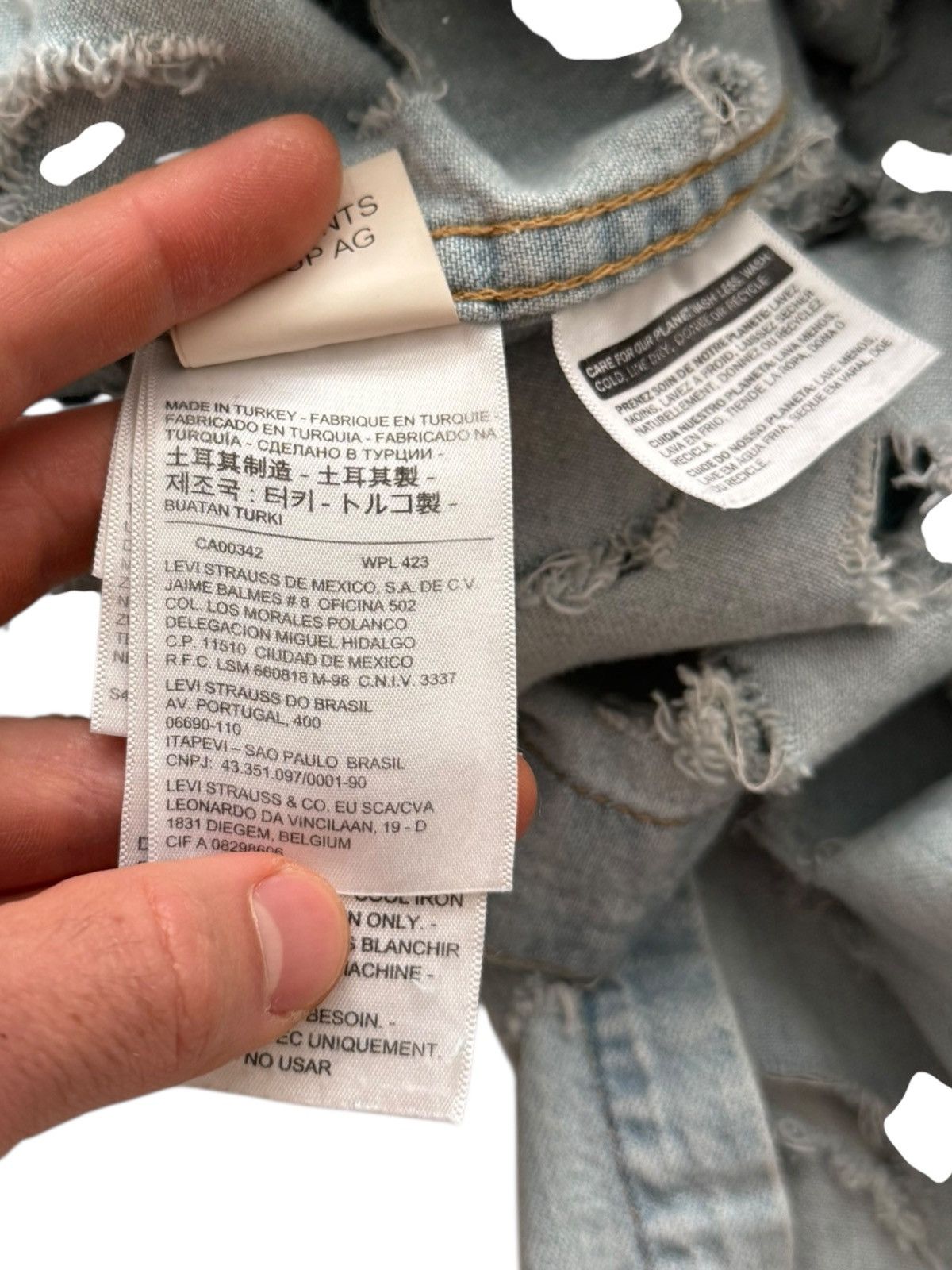 Vetements X Levi’s Shred Thrashed Cutout Denim Shirt Size US M / EU 48-50 / 2 - 14 Thumbnail