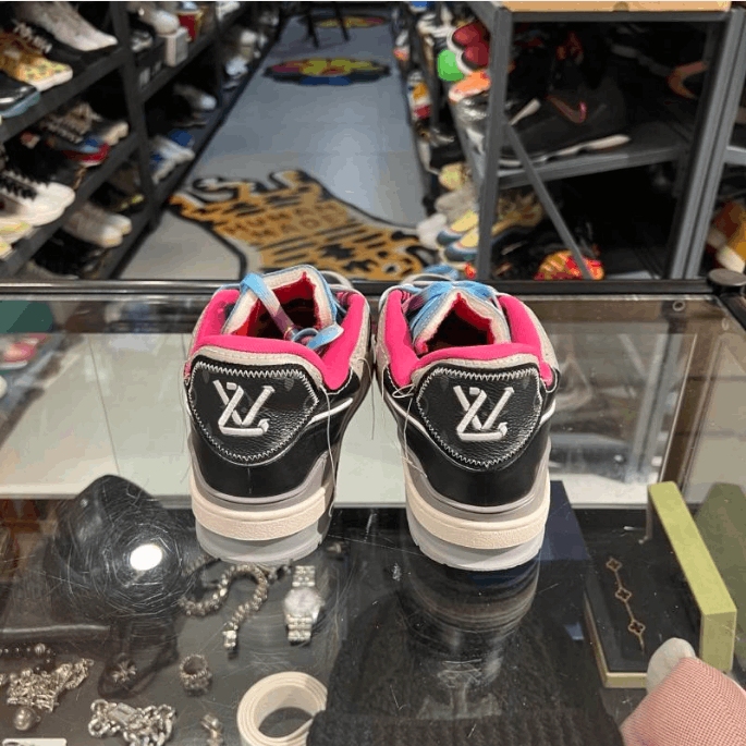 Louis Vuitton Louis Vuitton low-top sneakers Size US 7 / EU 40 - 3 Thumbnail