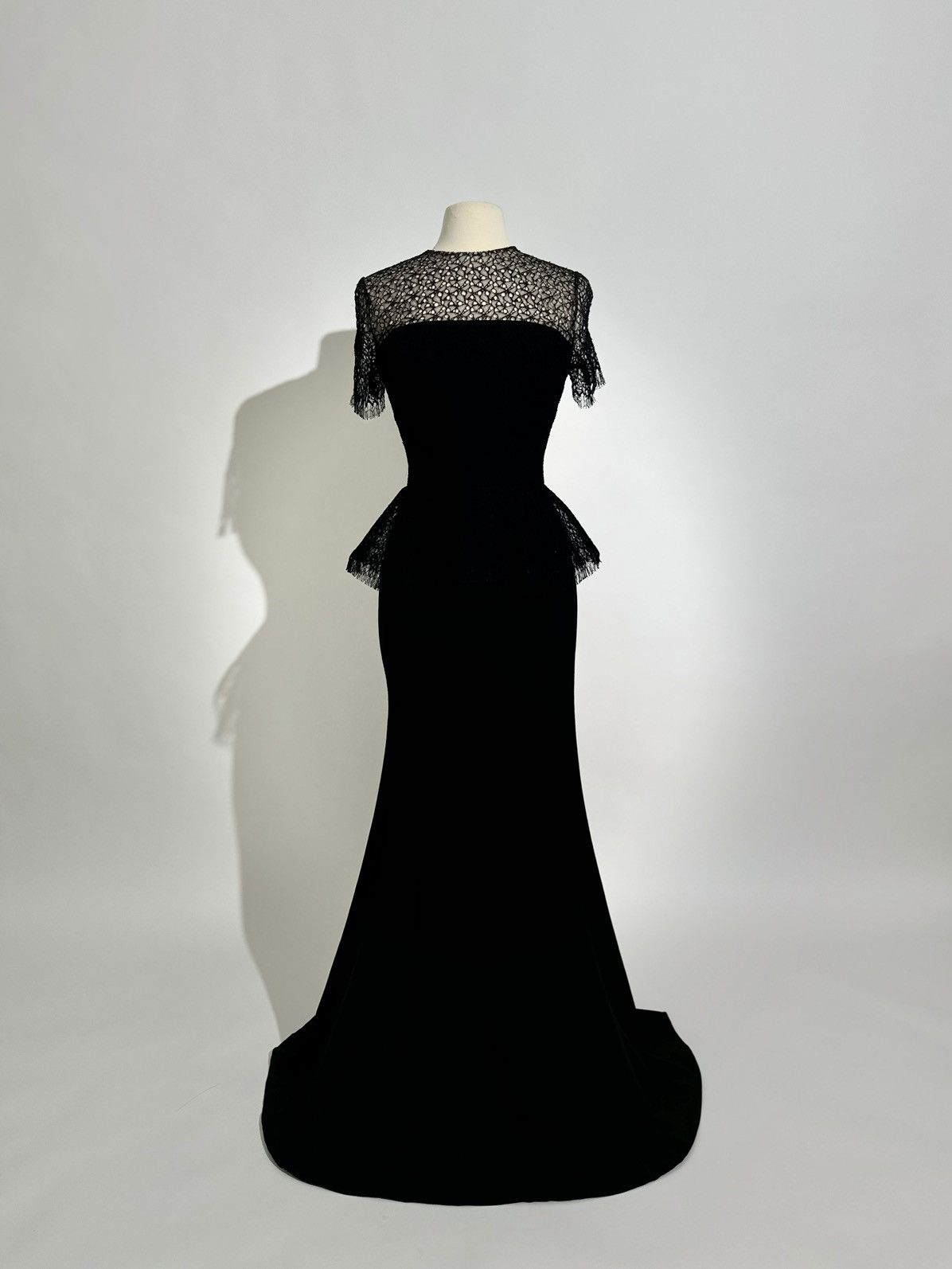 Jason Wu Brand New US 12 JASON WU Black Sheer Lace Overlay Gown Size XL / US 12-14 / IT 48-50 - 2 Thumbnail