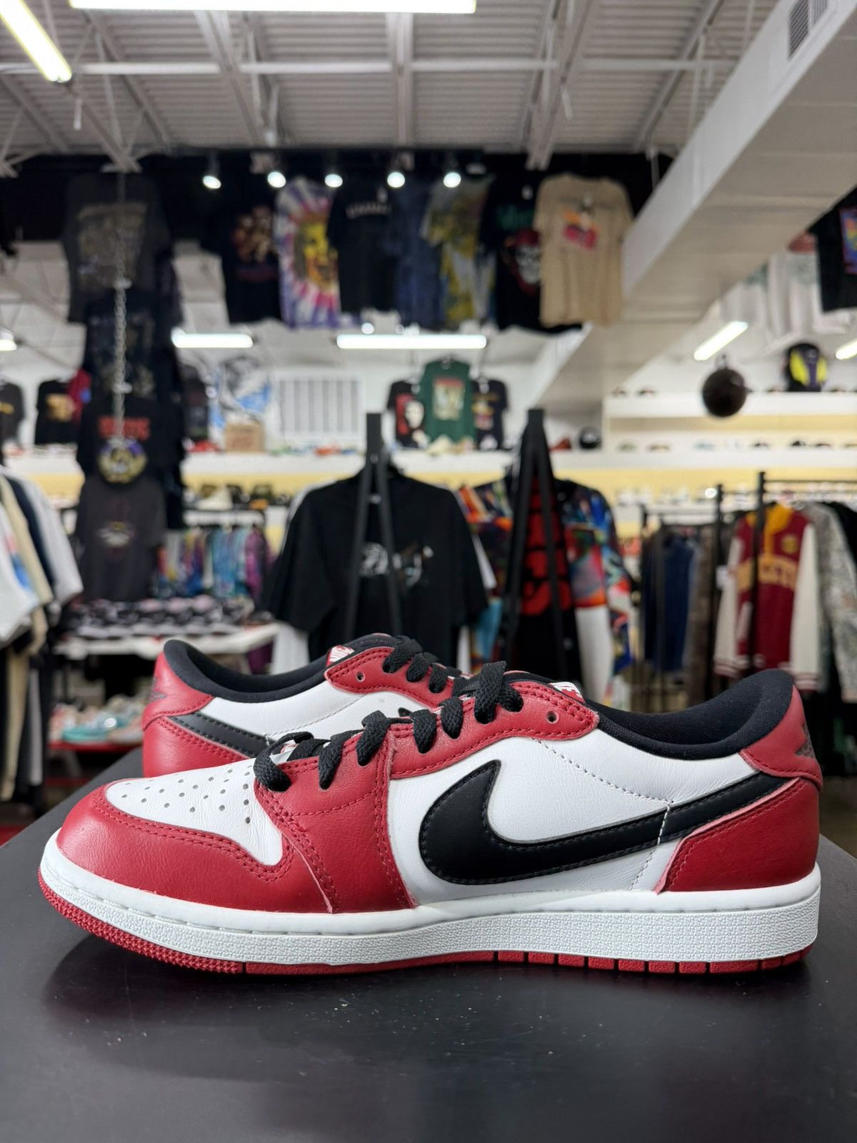 Jordan Brand Air Jordan 1 Low Chicago Size 8 (2025) Size US 8 / EU 41 - 4 Thumbnail