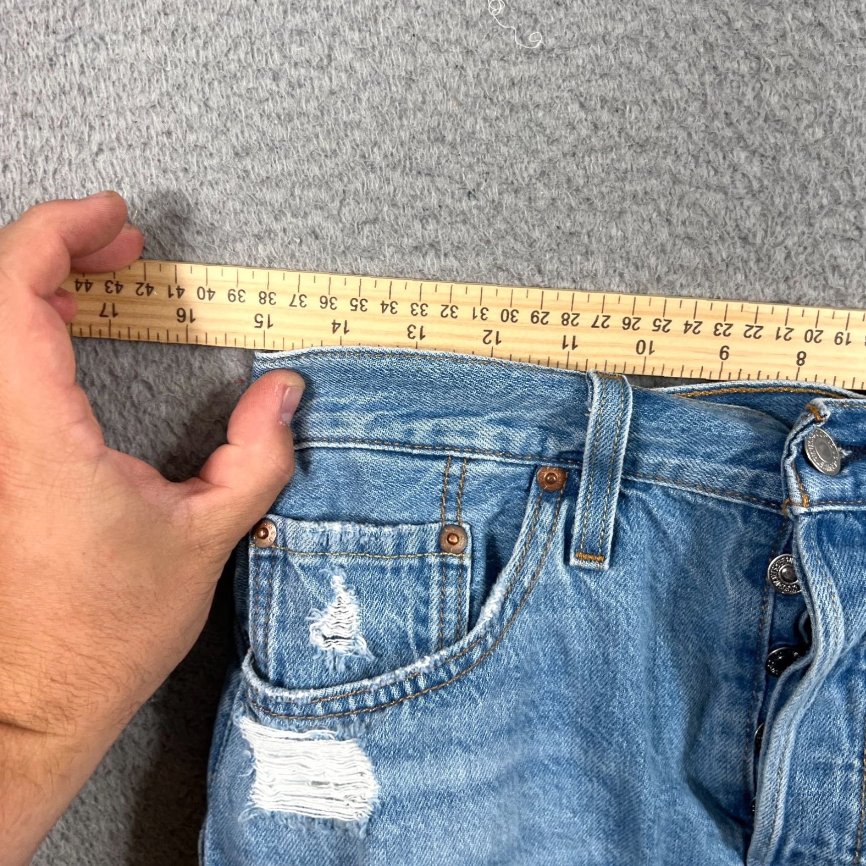 Levi's Levi's Women's 501 Shorts Size 28 Blue Denim Cut-Off Distressed Fringe Casual Summer Size 28" / US 6 / IT 42 - 5 Thumbnail