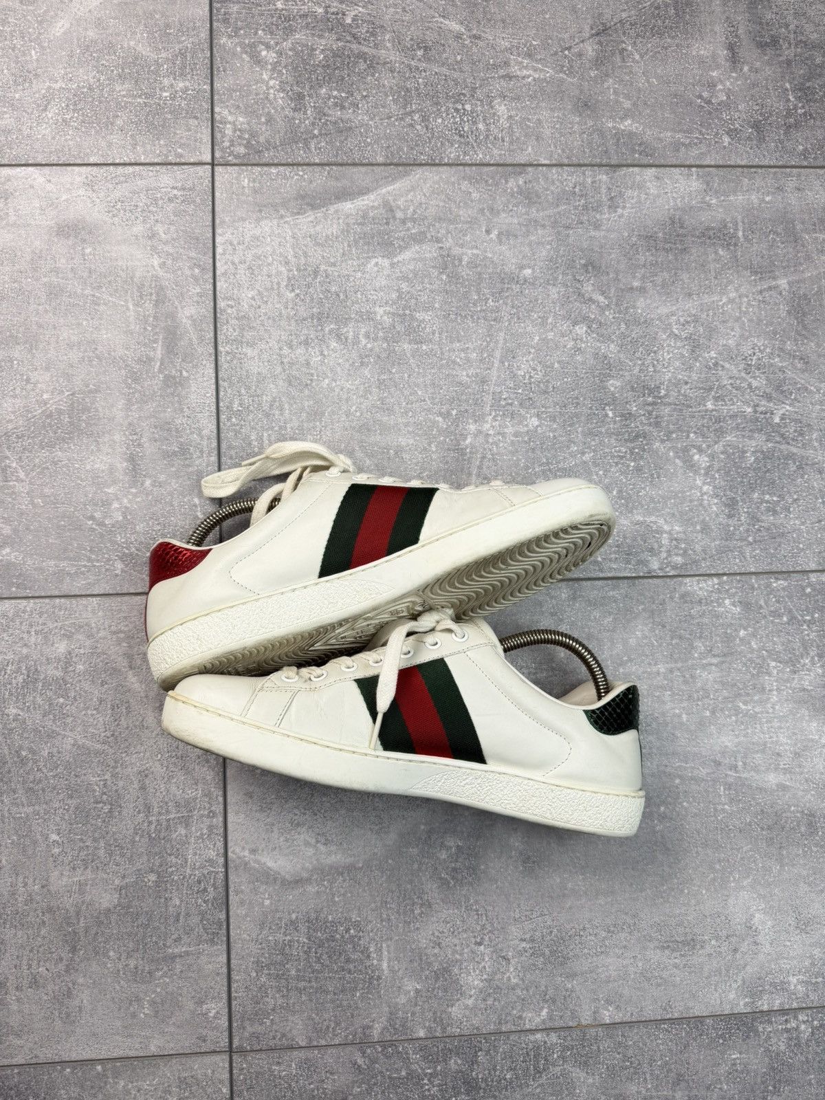 Gucci Gucci Ace Tiger Leather Sneakers White Size US 7 / EU 40 - 6 Thumbnail