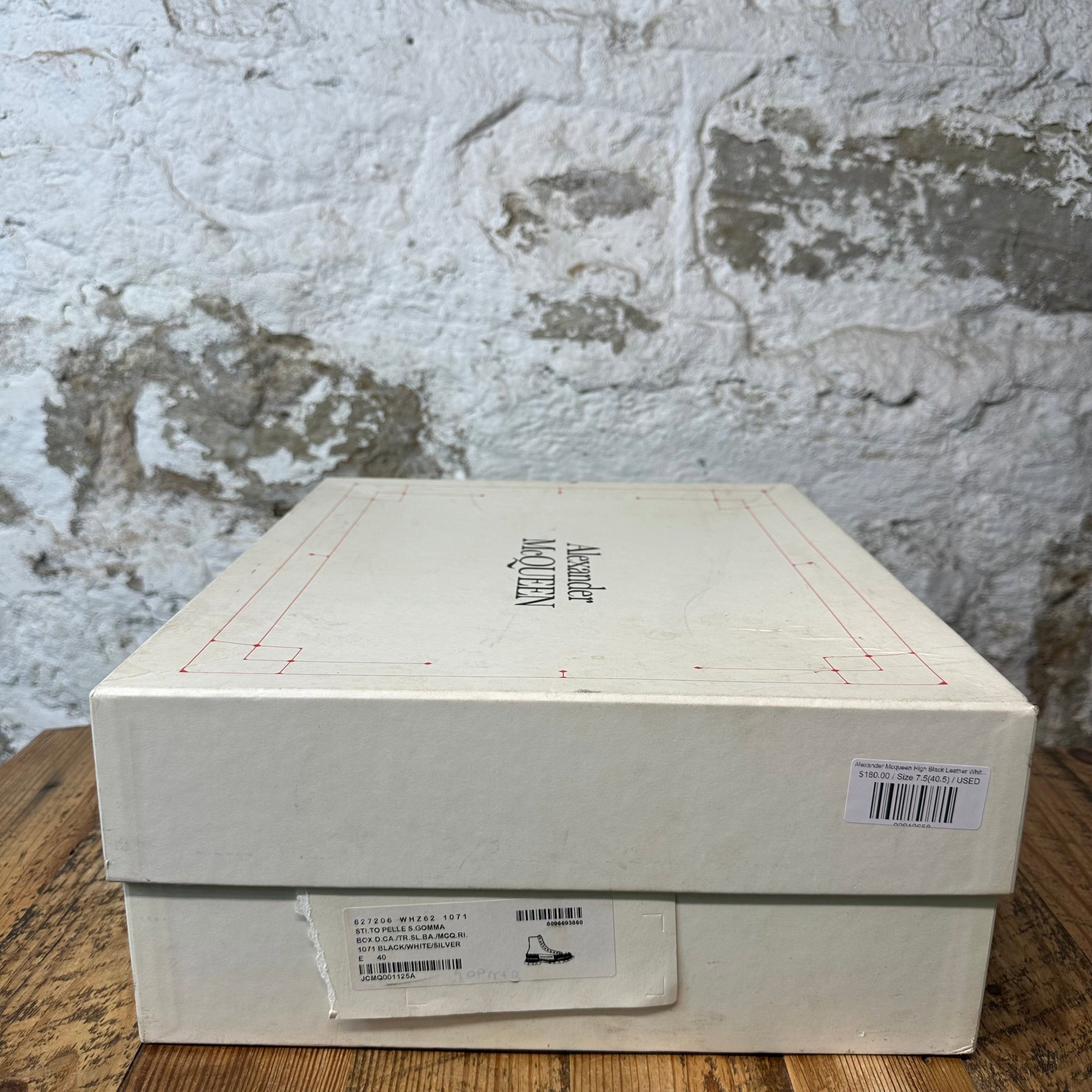 Alexander McQueen Alexander Mcqueen High Black Leather White Tread Boot Sz 7.5 Size US 7.5 / EU 40-41 - 9 Thumbnail