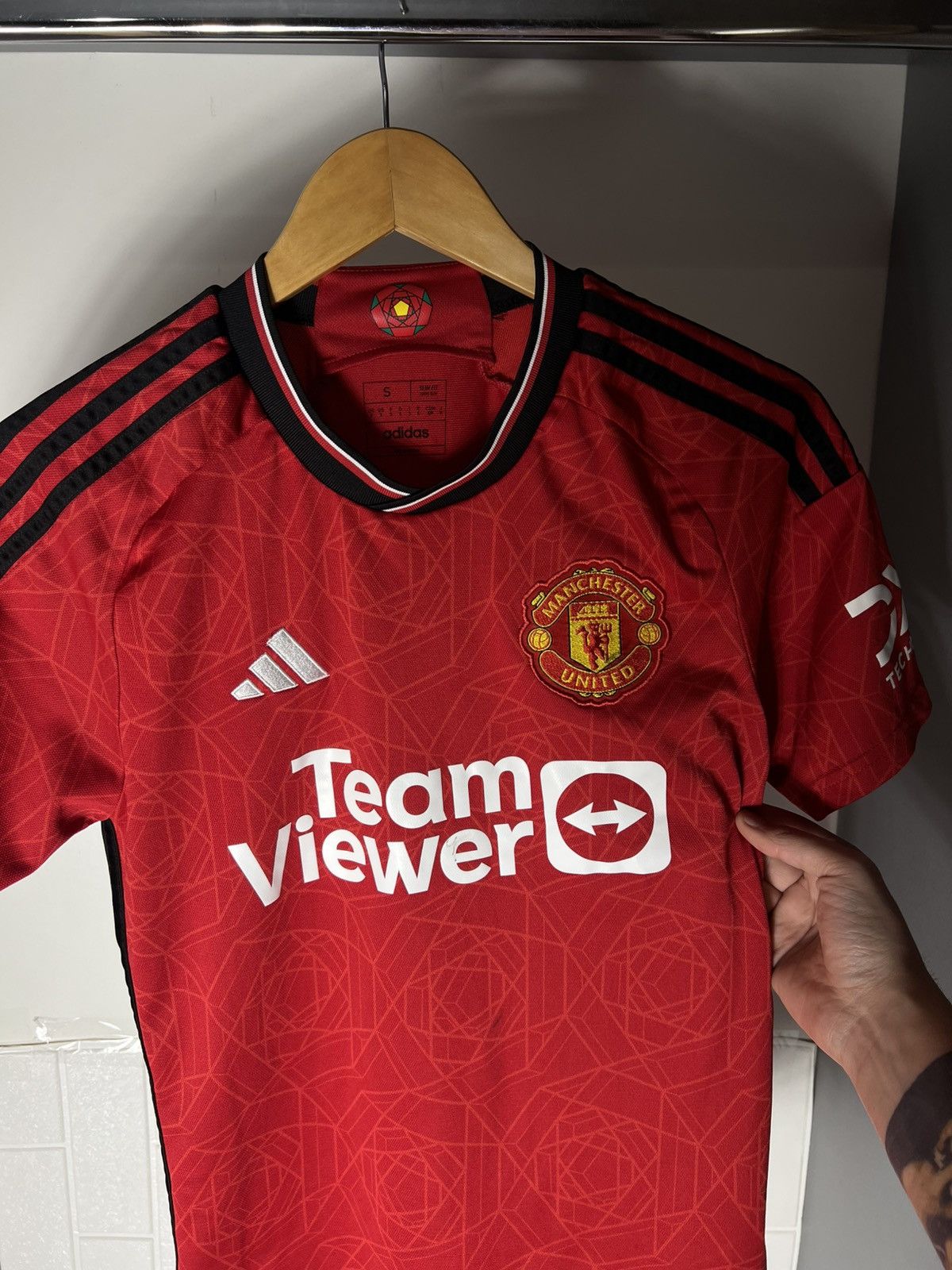 Adidas VINTAGE ADIDAS FC MANCHESTER UNITED ENGLAND SOCCER JERSEY Size US S / EU 44-46 / 1 - 12 Thumbnail