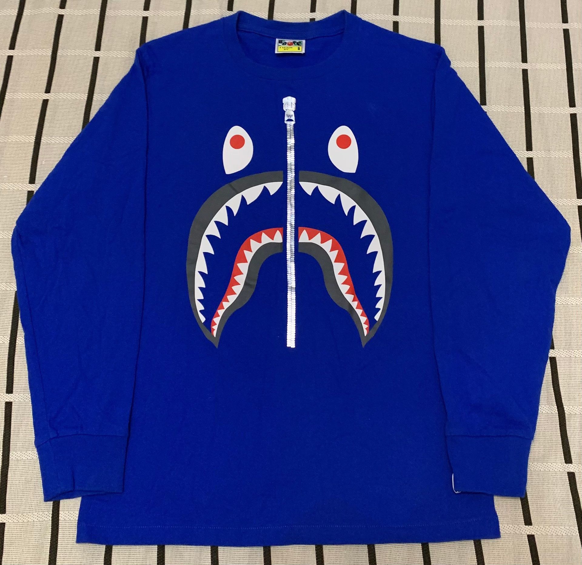 Bape Bape Shark Blue T-Shirt S Men Size US S / EU 44-46 / 1 - 1 Thumbnail