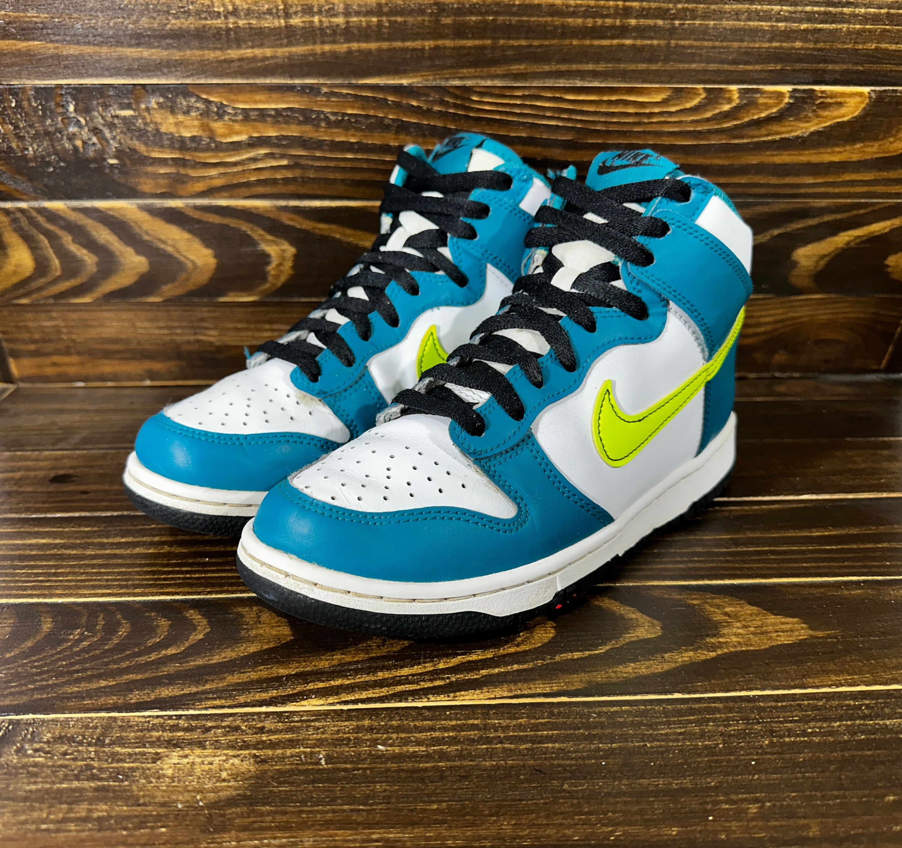 Nike Nike Dunk High Bright Spruce Volt Kids Sneakers Casual Sport Size US 6 / EU 39 - 16 Thumbnail