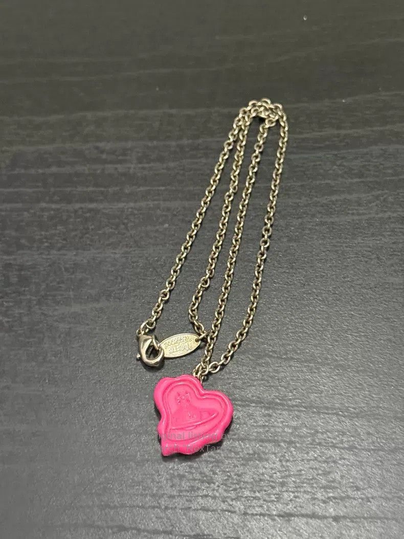 Vivienne Westwood Vivienne Westwood Pink heart wax seal Saturn necklace resi Size ONE SIZE - 1 Thumbnail