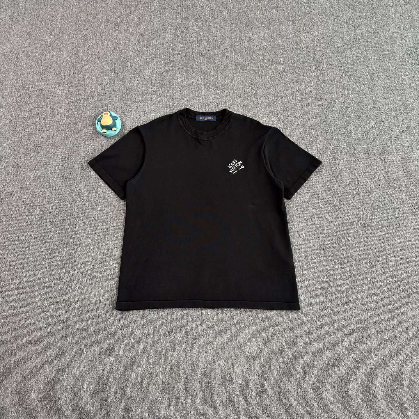 Louis Vuitton LV Embroidered Logo Black Pin Short Sleeve Size US L / EU 52-54 / 3 - 1 Thumbnail