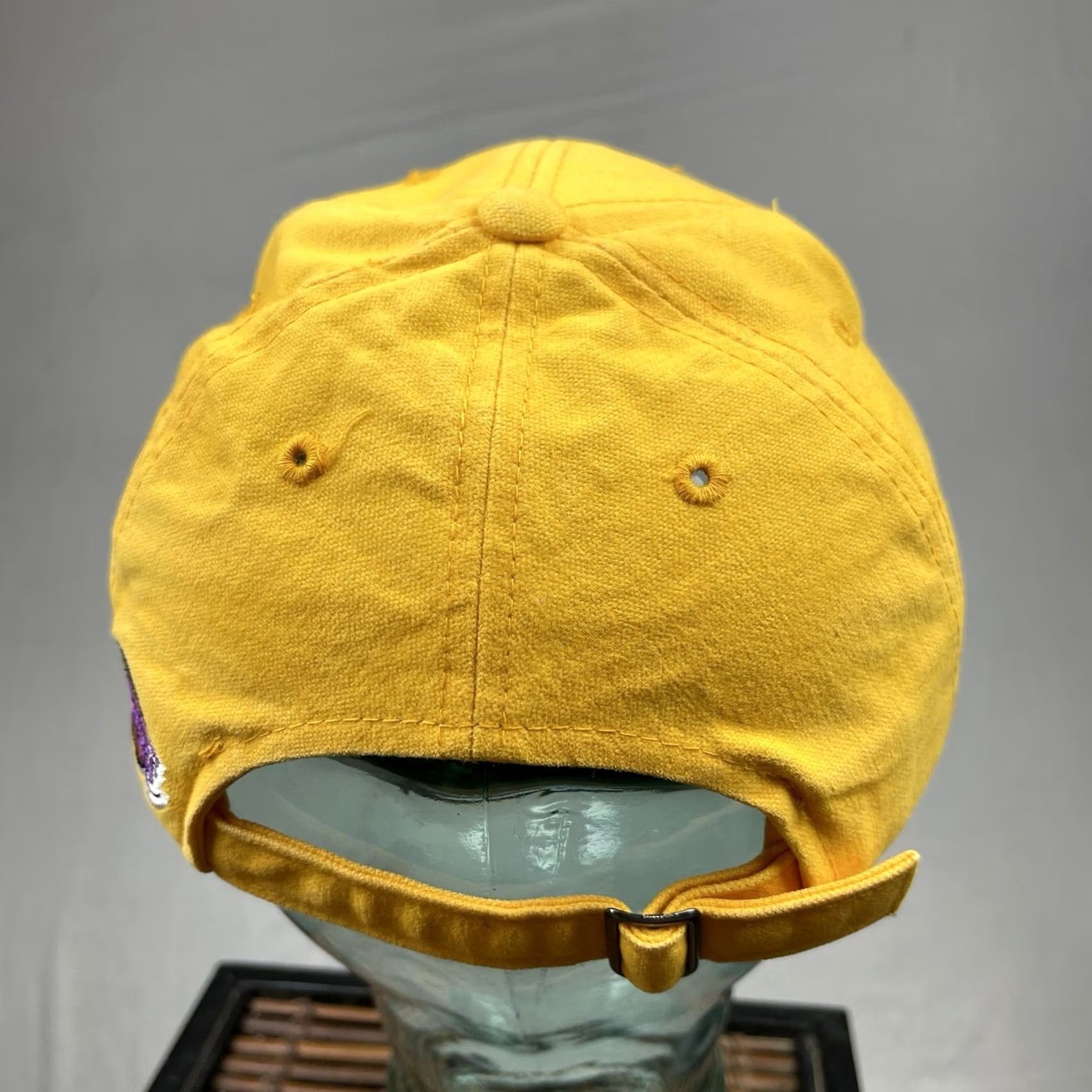 Nike VINTAGE Nike Los Angeles Lakers Hat Cap Men Adjustable Baseball Cap Yellow Swoosh NBA City Retro Sports, Big Logo Mens Size ONE SIZE - 5 Thumbnail