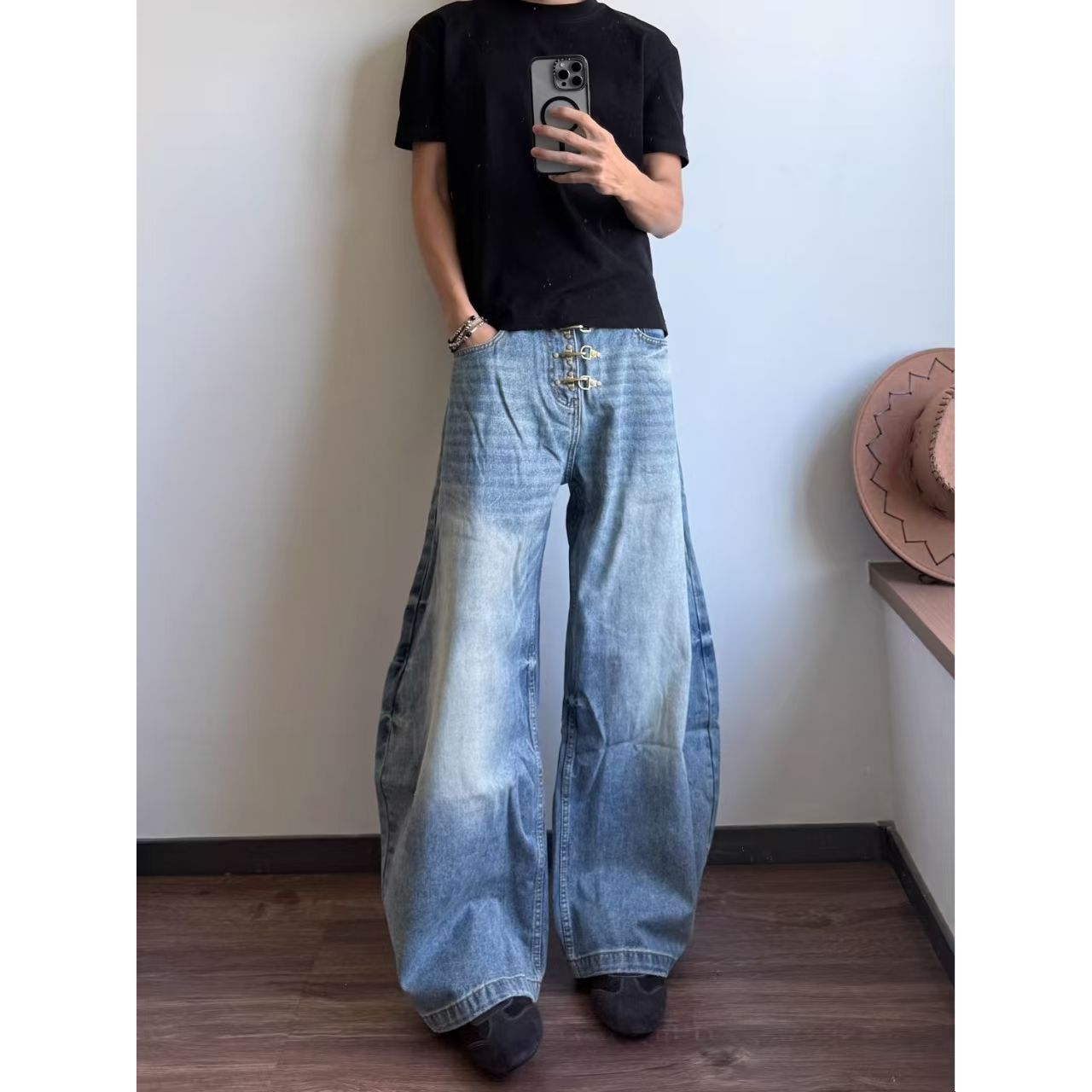 Vintage Washed Vintage Men's Curved-Leg Jeans with Whiskering Size US 32 / EU 48 - 2 Thumbnail