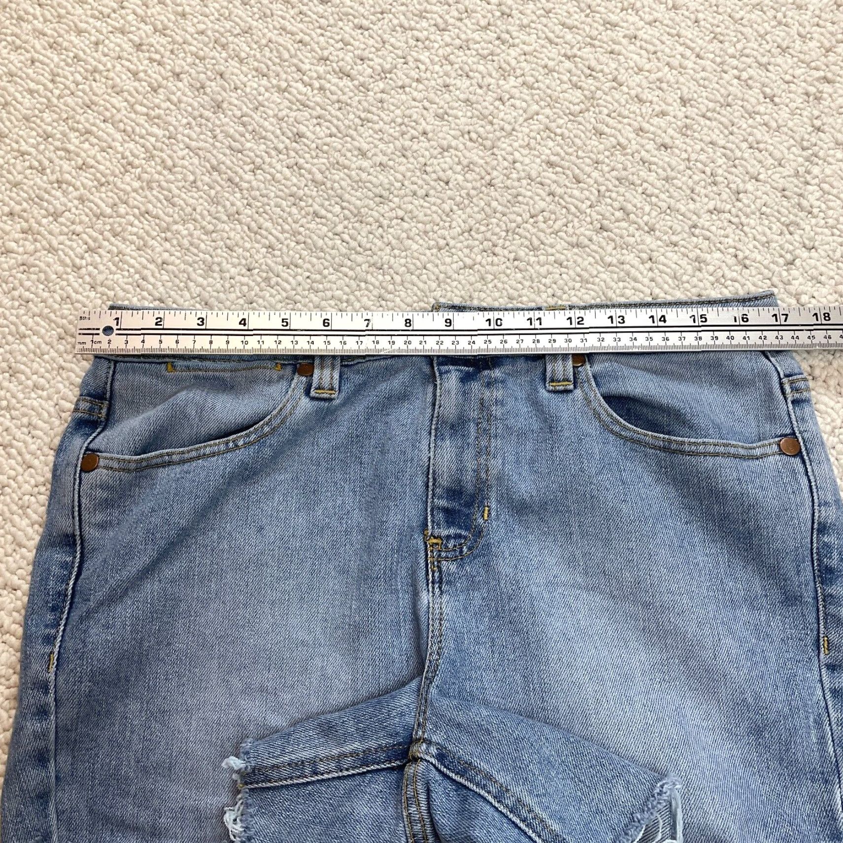 Tommy Hilfiger VINTAGE Tommy Hilfiger Jeans Shorts Womens 12 Hipster Blue Denim Medium Wash Cutoff Size 34" / US 12 / IT 48 - 5 Thumbnail