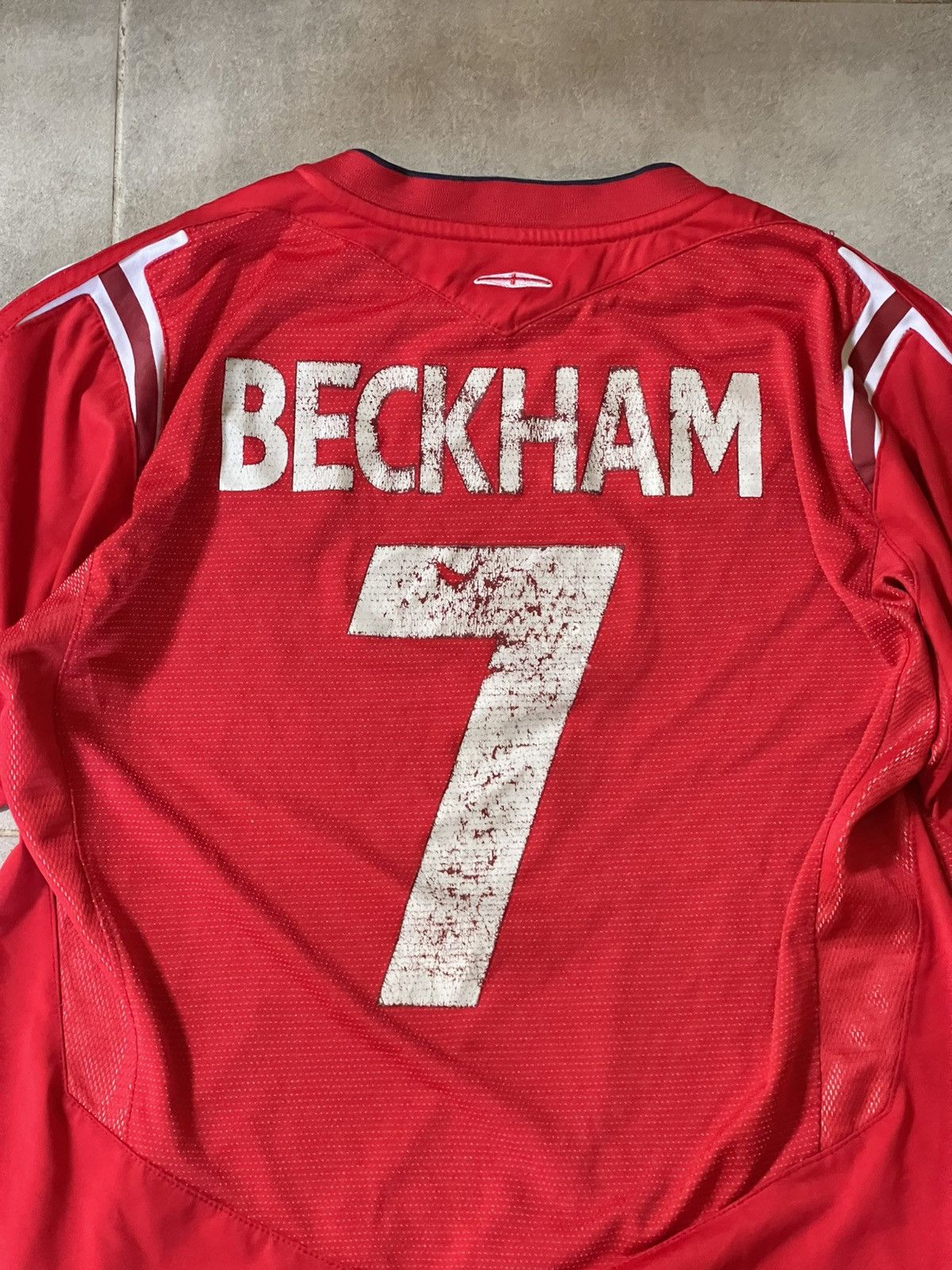 Umbro 2004 Umbro England #7 Backham vintage soccer jersey Size US M / EU 48-50 / 2 - 6 Thumbnail