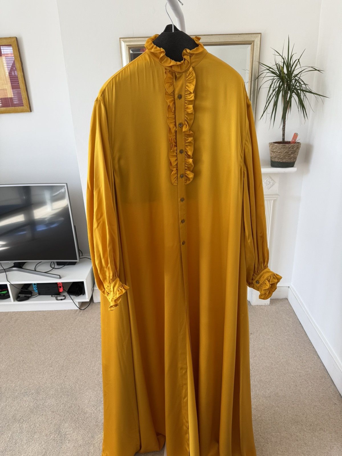 Saint Laurent Paris SS22 Saint Laurent Victorian Gold Silk Cape Size US M / EU 48-50 / 2 - 2 Thumbnail