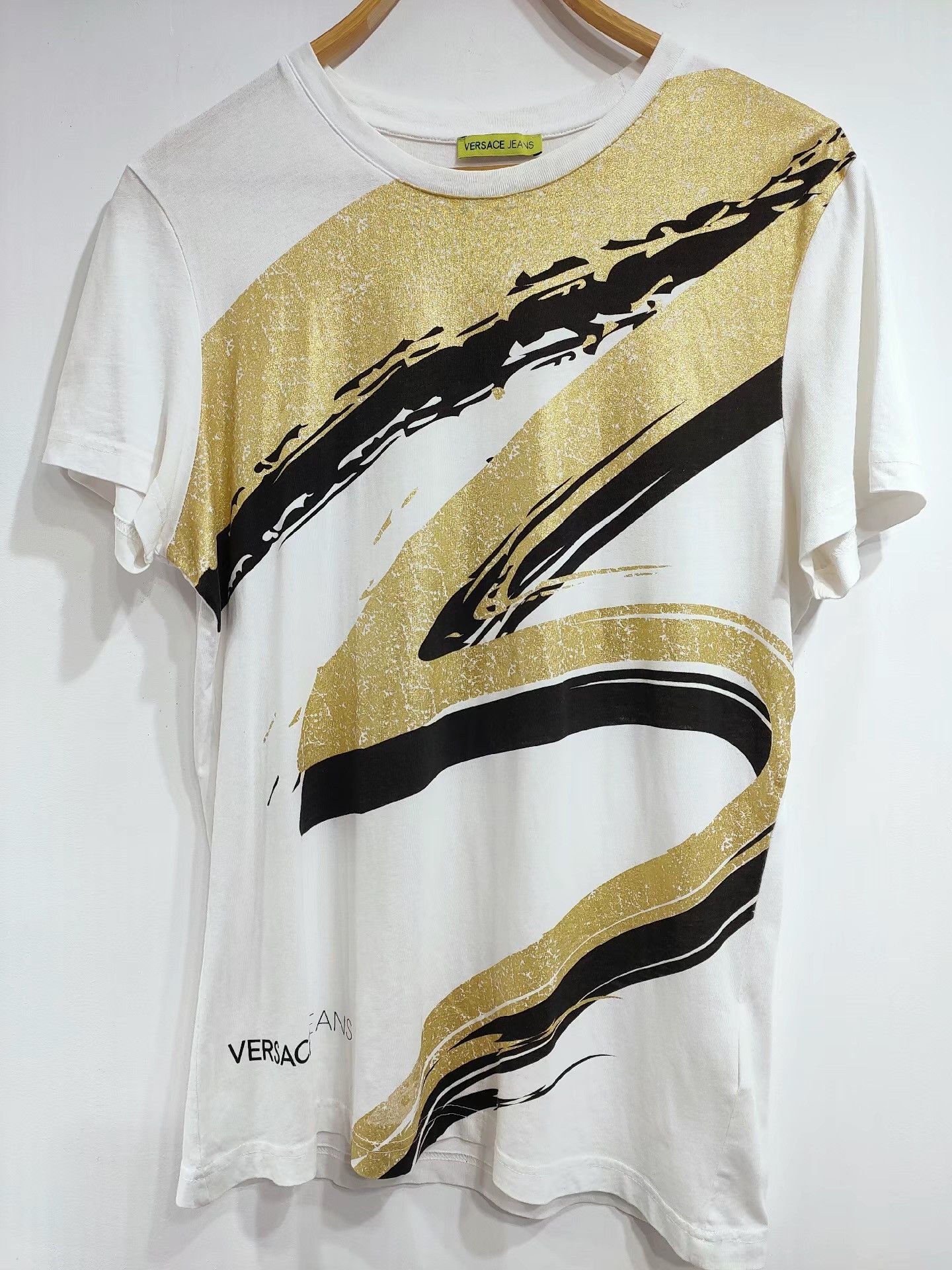 Versace Versace Men's White Short Sleeve T-shirt K29 Size US XL / EU 56 / 4 - 1 Thumbnail