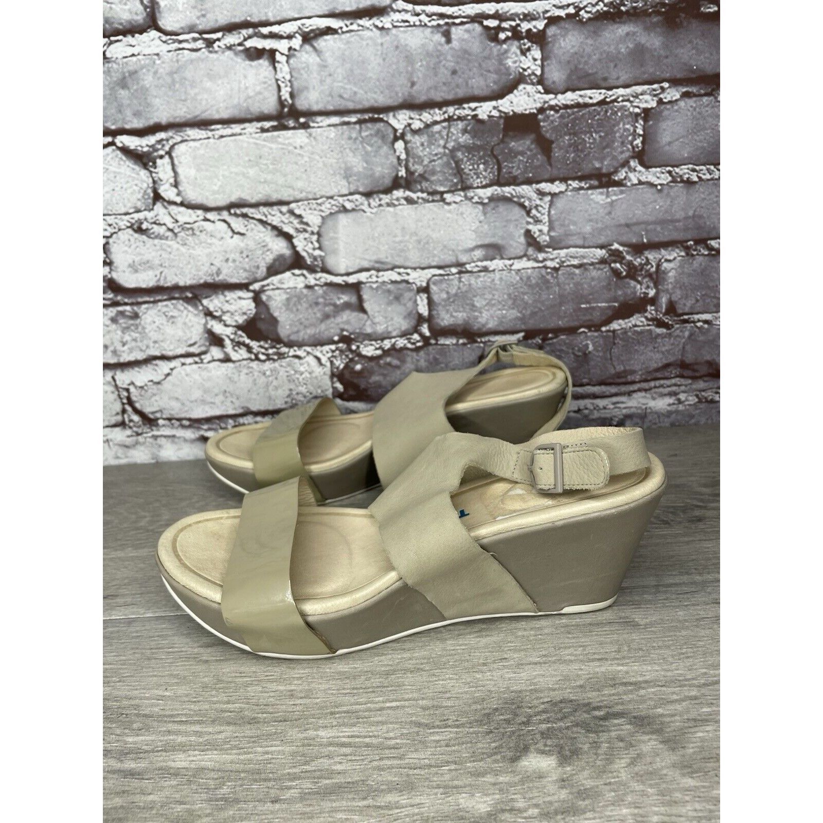 TSUBO TSUBO Taupe Soft Leather Patent Open Toe Strap Wedge Sandals Size US 8.5 / IT 38.5 - 16 Thumbnail