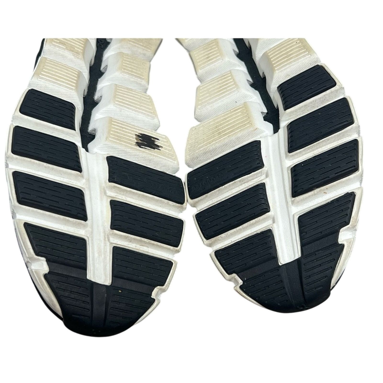 On Women's On Cloud 5 'Black/White' Sneakers - Size 9.5 CLEAN Size US 9.5 / IT 39.5 - 8 Thumbnail