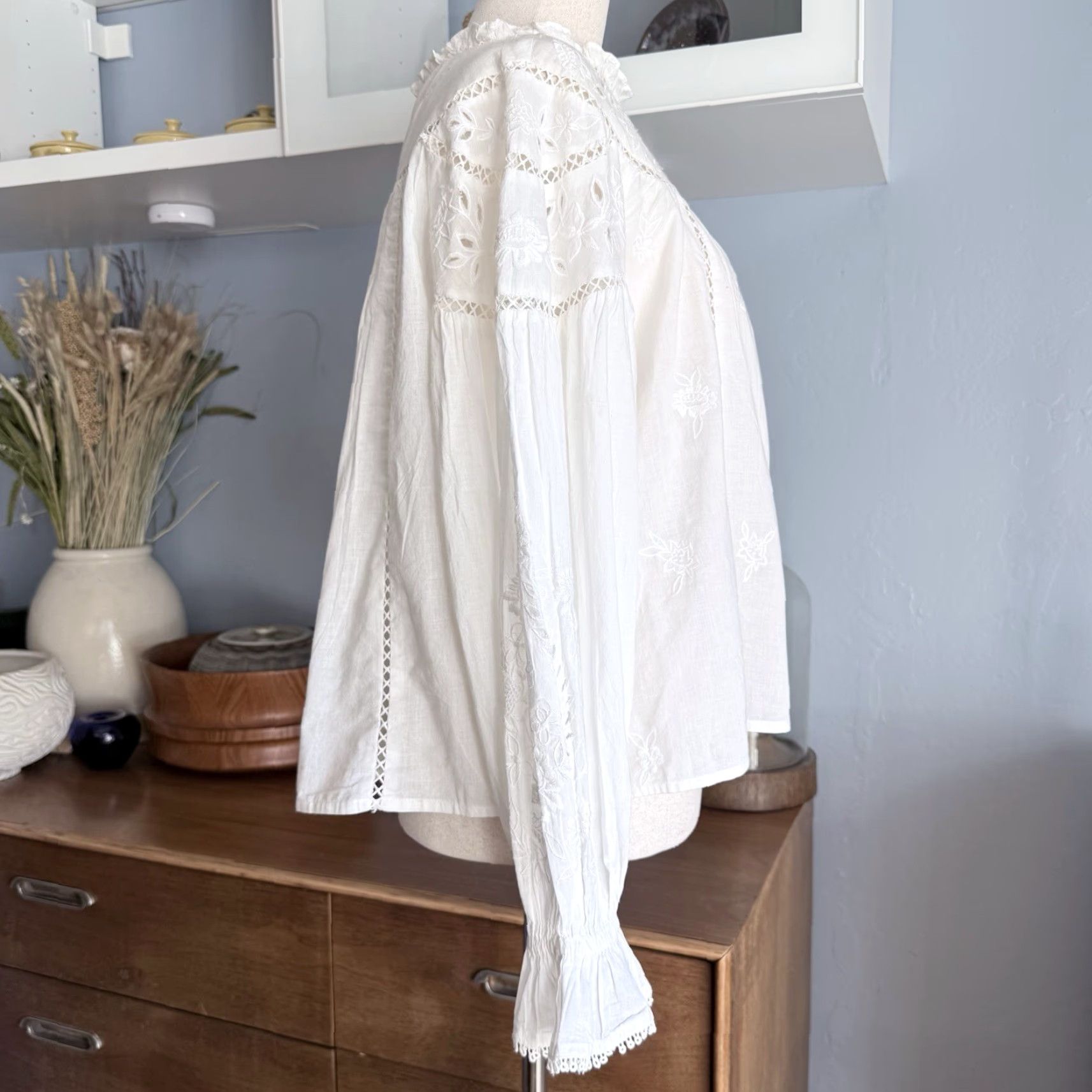 Anthropologie Anthropologie Blouse XS White Floral Embroidery Boho Peasant Cutout Cotton Long Sleeve Button Collared Casual Womens Size XS / US 0-2 / IT 36-38 - 5 Thumbnail