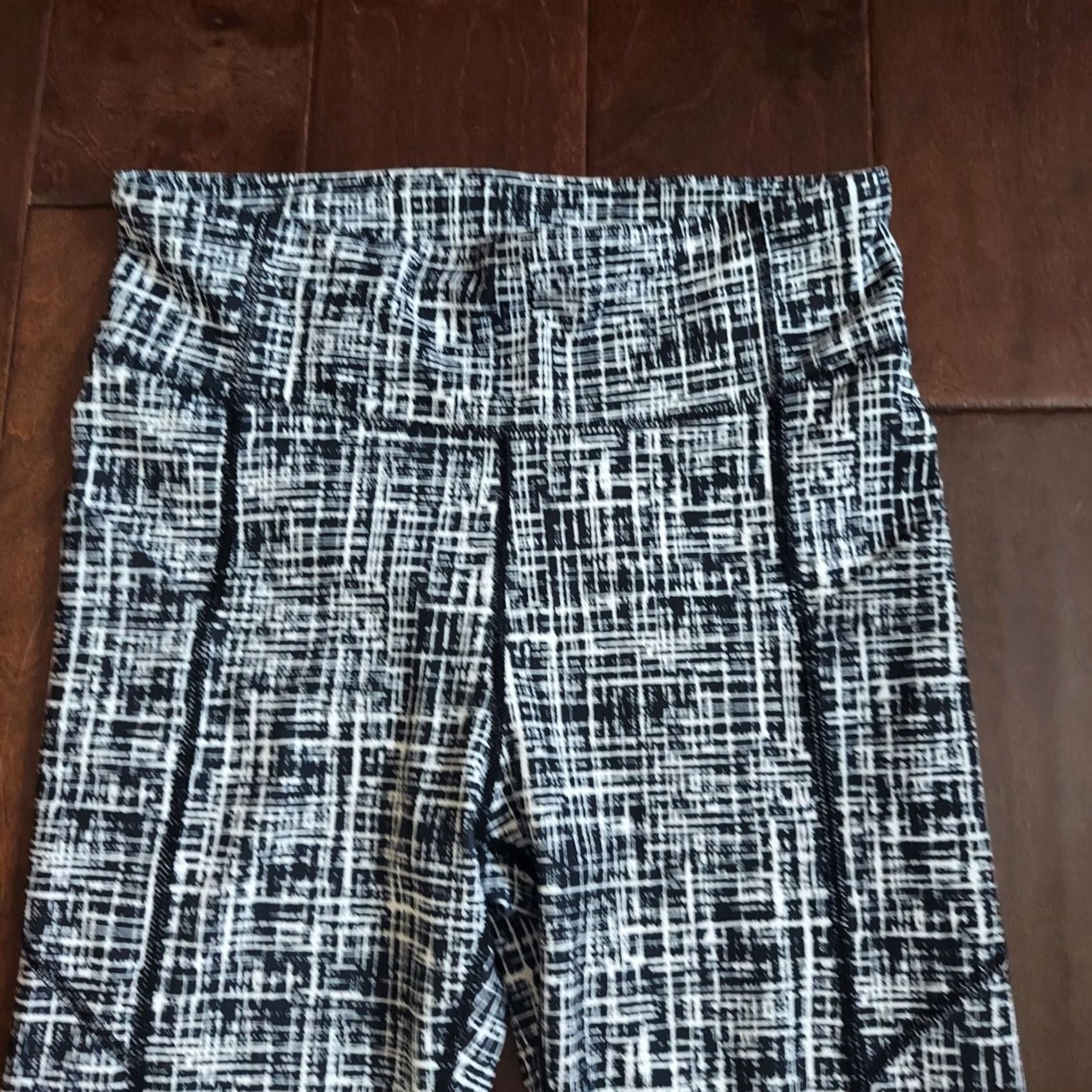 Lands' End Lands' End Women's Active High Rise Compression Leggings Black Etched XS/P Size 26" / US 2 / IT 38 - 5 Thumbnail