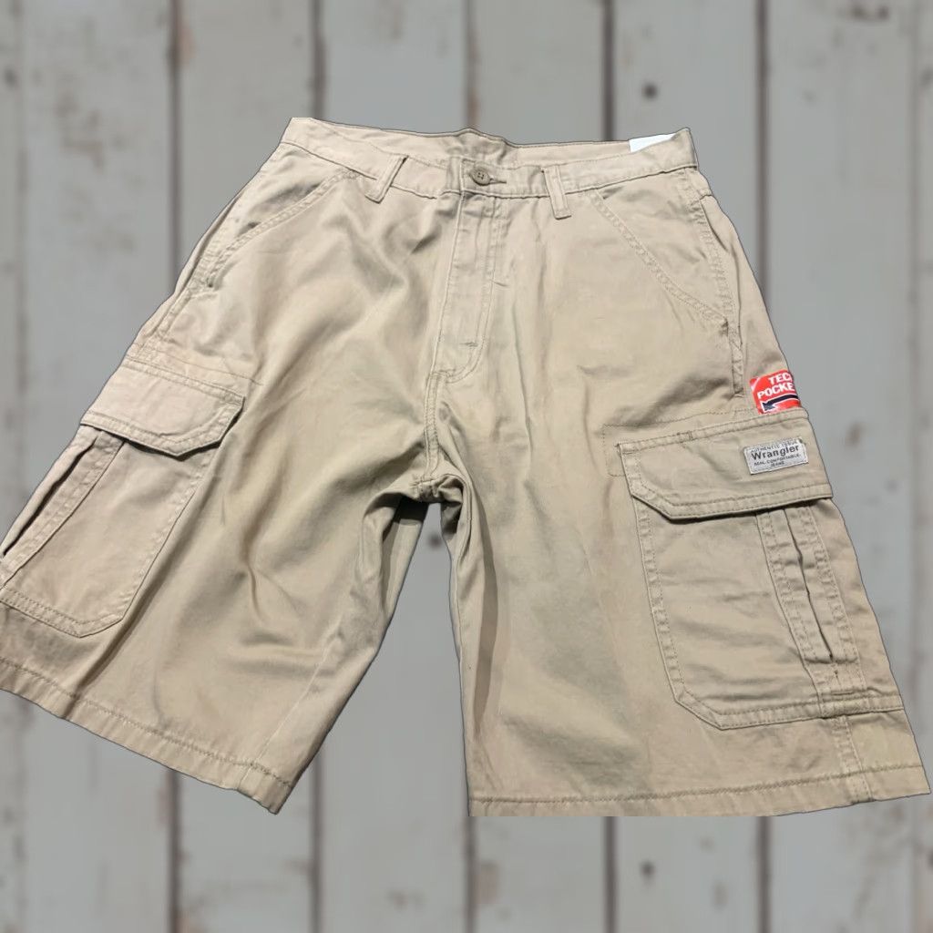 Wrangler VINTAGE Wrangler Cargo Shorts Men’s Relaxed Fit Khaki 30 Casual Cotton Blend Stretch Tech Pockets Size US 30 / EU 46 - 1 Thumbnail