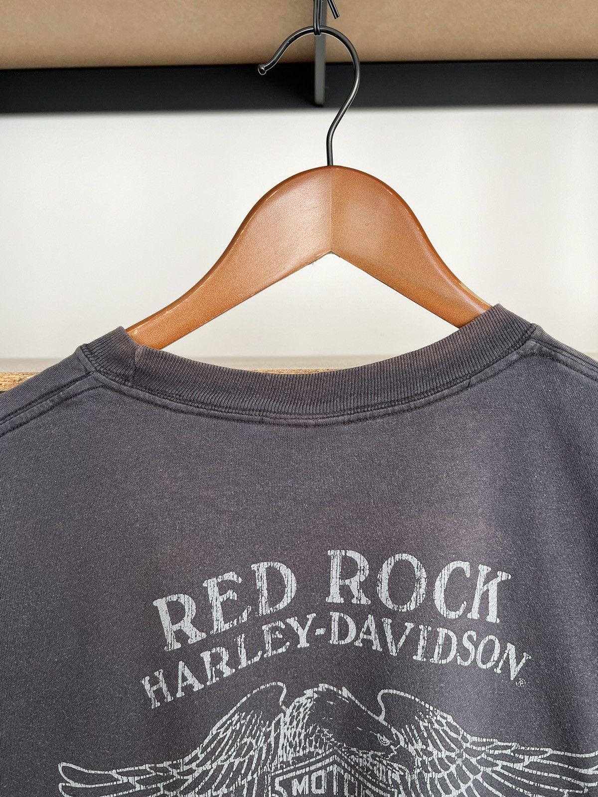 Harley Davidson Vintage 2012 Harley Davidson Eagle Red Rock Black T-shirt Size US XL / EU 56 / 4 - 19 Thumbnail