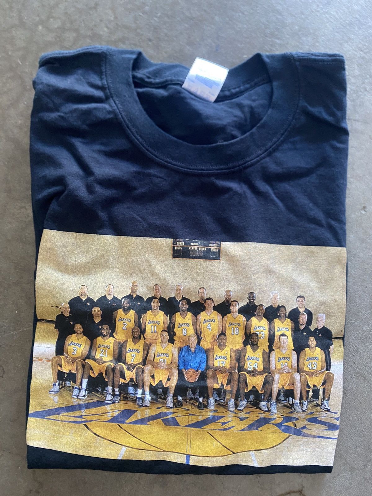 Vintage Vintage Los Angeles Lakers 2004 Team Tee Size US XL / EU 56 / 4 - 1 Thumbnail