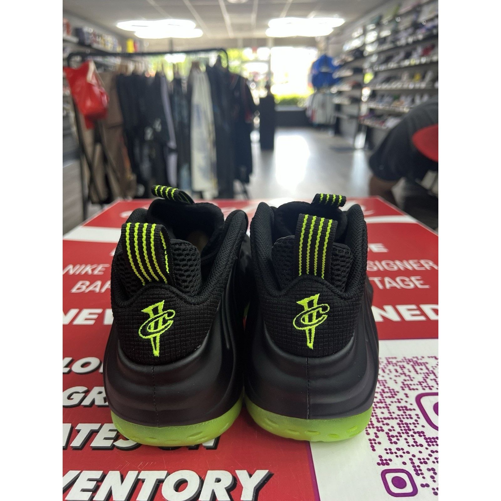 Nike Nike Air Foamposite One Black Volt Size 10 (HF2902-001) Size US 10 / EU 43 - 5 Thumbnail