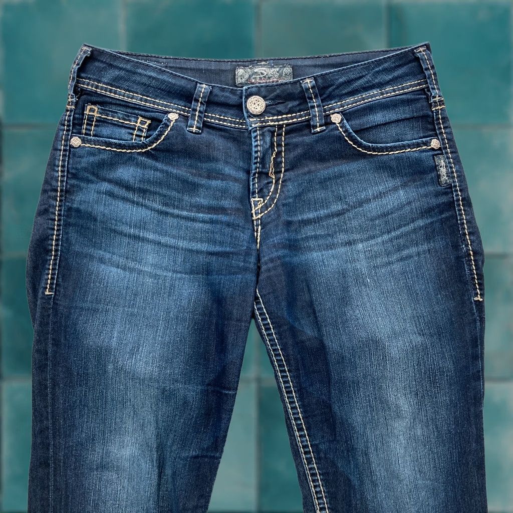 Silver Jeans Co. Silver Jeans Suki Capri Women's 29 Dark Wash Blue Stretch Denim Slim Leg Cropped Capri Jeans Junior? No, not junior. Size 29" - 1 Thumbnail