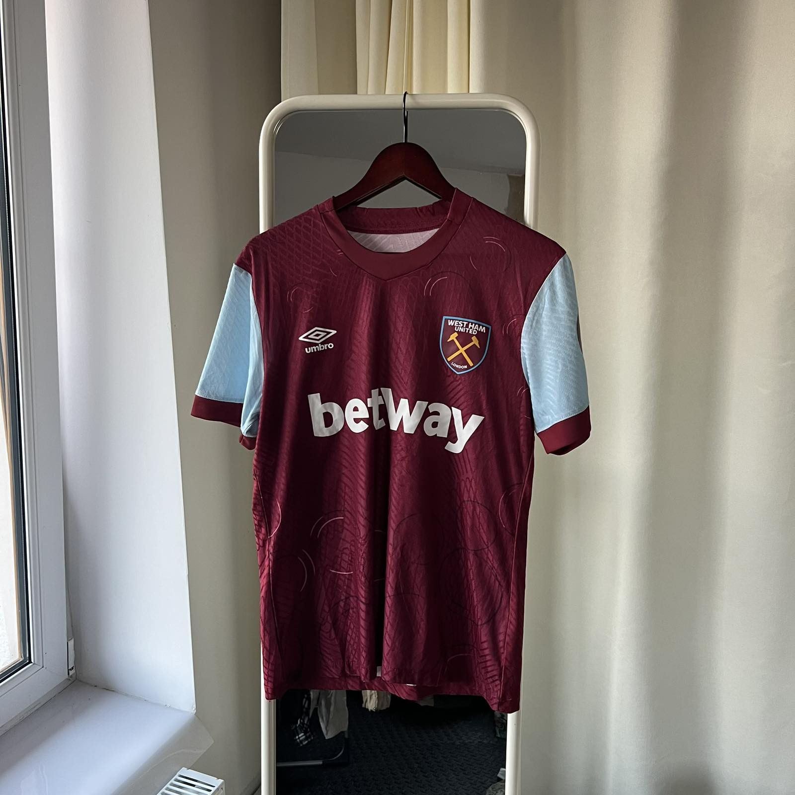 Umbro Umbro West Ham Bowen 2024 player worn soccer jersey #20 Sz S Size US S / EU 44-46 / 1 - 1 Thumbnail