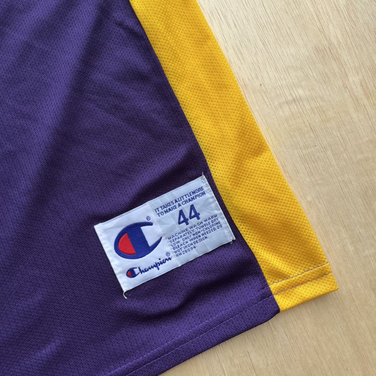 Champion VINTAGE NBA LA LAKERS KOBE BRYANT NO 8 CHAMPION JERSEY Size US L / EU 52-54 / 3 - 2 Thumbnail