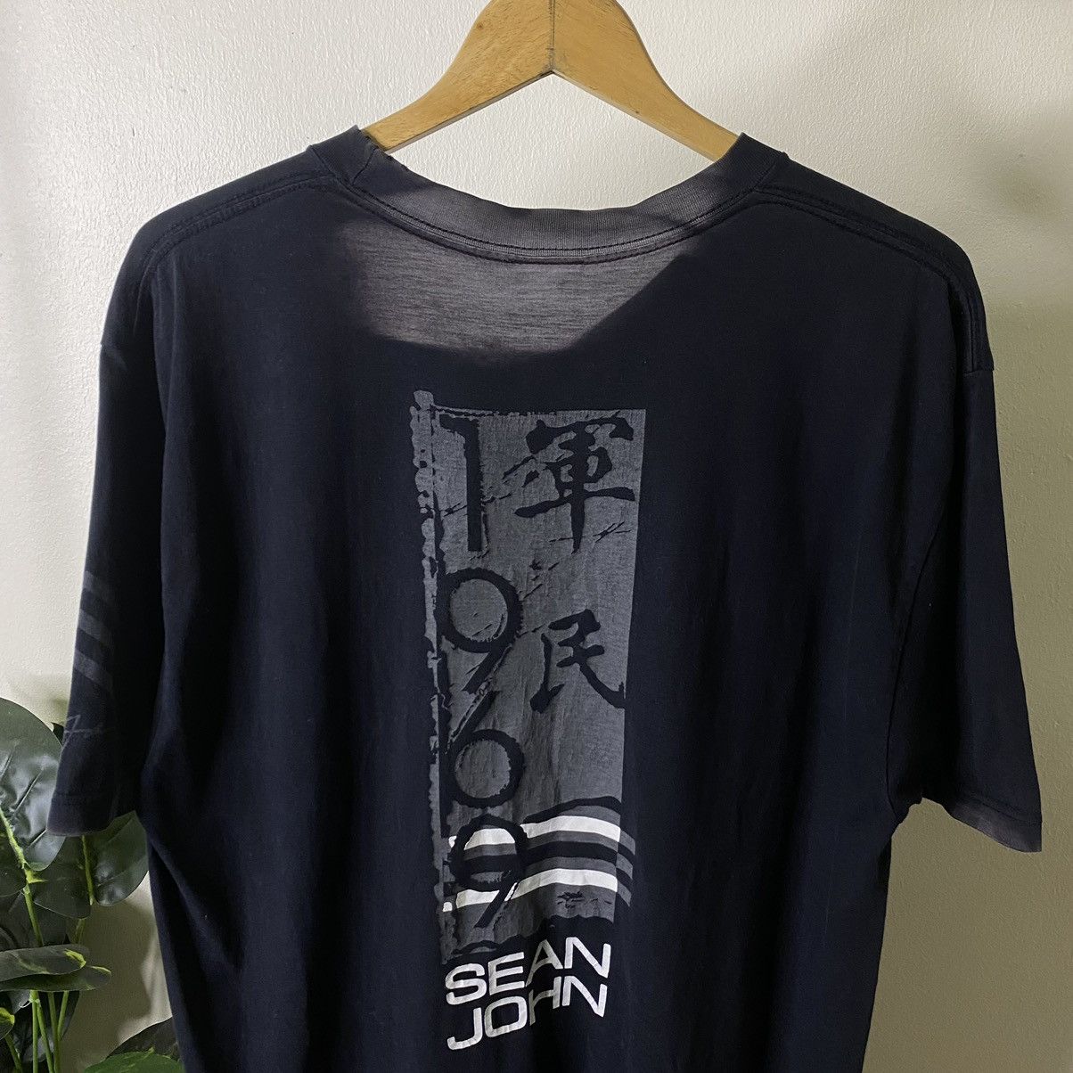 Sean John × Vintage Vintage Y2K Sean John Katakana Script Faded Black Tee Size US M / EU 48-50 / 2 - 2 Thumbnail