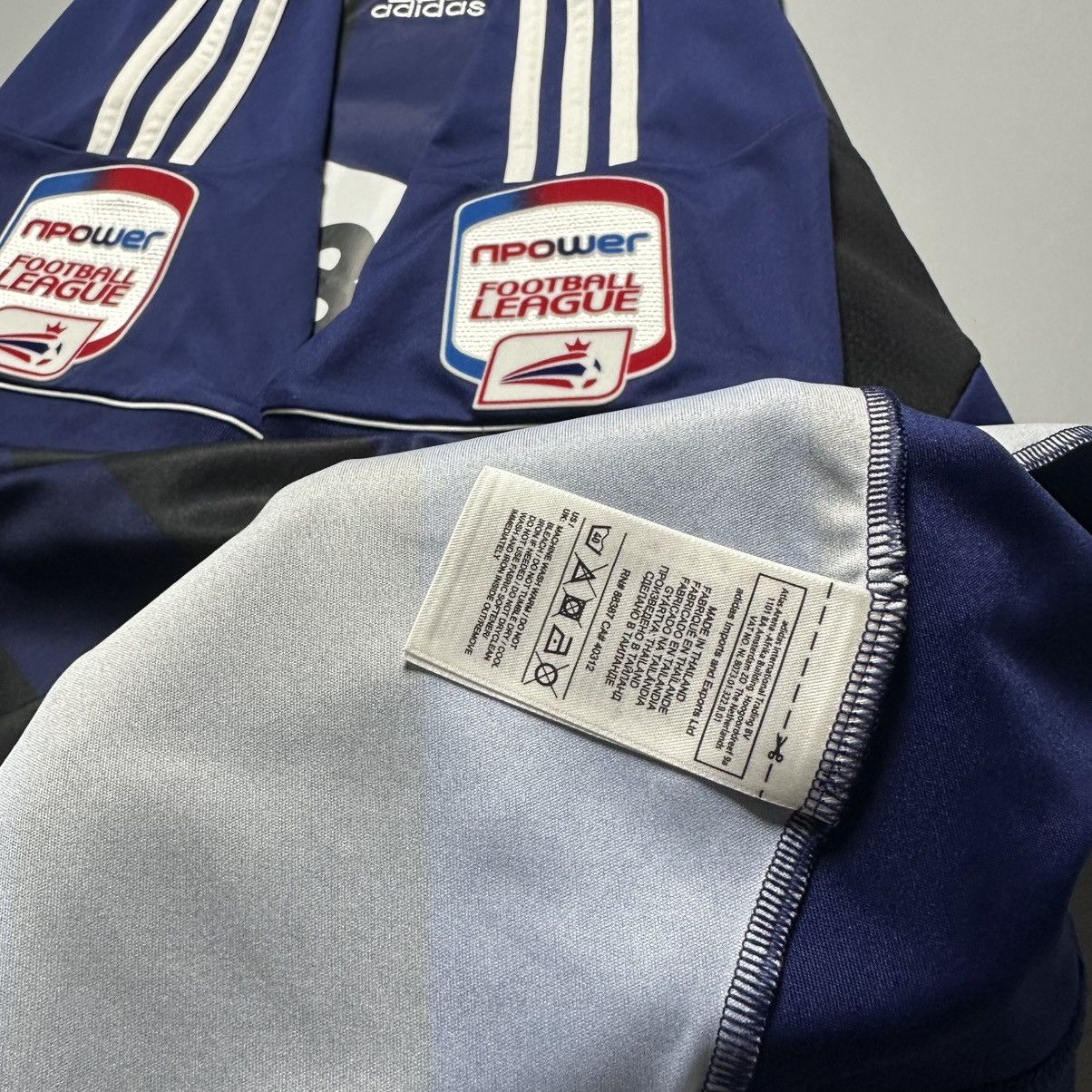 Adidas BOLTON ADIDAS 2012/2013 FOOTBALL AWAY JERSEY #22 HOLDEN Size US L / EU 52-54 / 3 - 13 Thumbnail