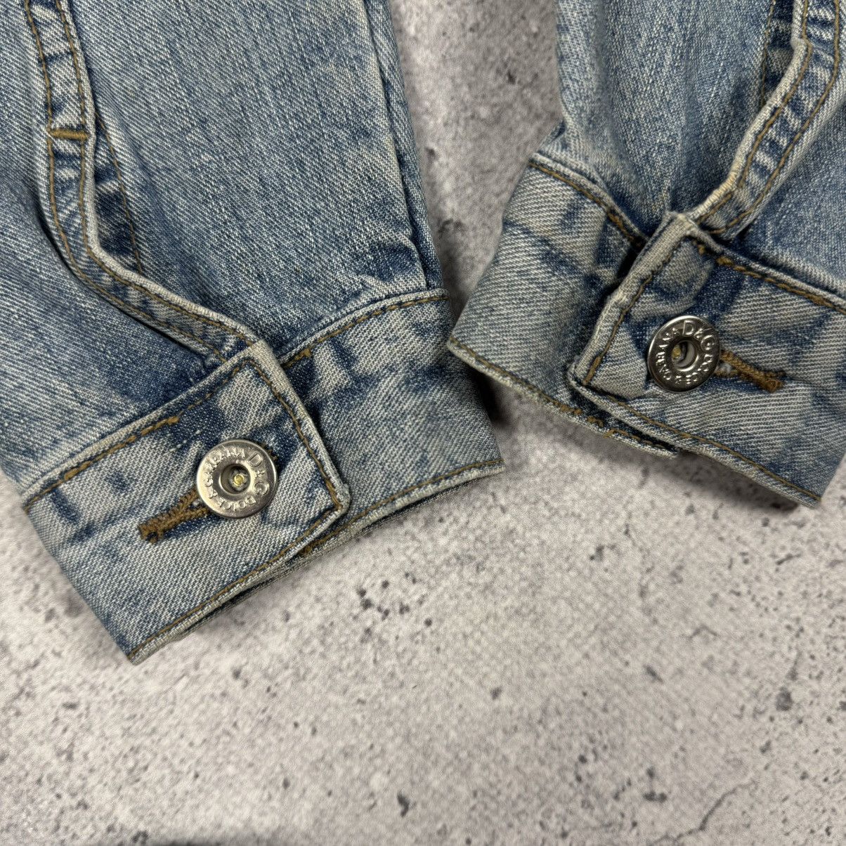 Dolce & Gabbana × Vintage Vintage Dolce & Gabbana Y2K Big Logo Washed Denim Jacket Size M / US 6-8 / IT 42-44 - 12 Thumbnail