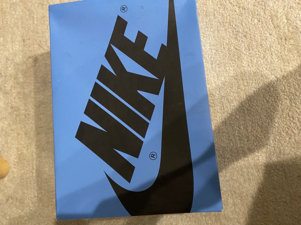 Jordan Brand × Nike Jordan 1 UNC GS 6Y Size US 6 / EU 39 - 10 Thumbnail
