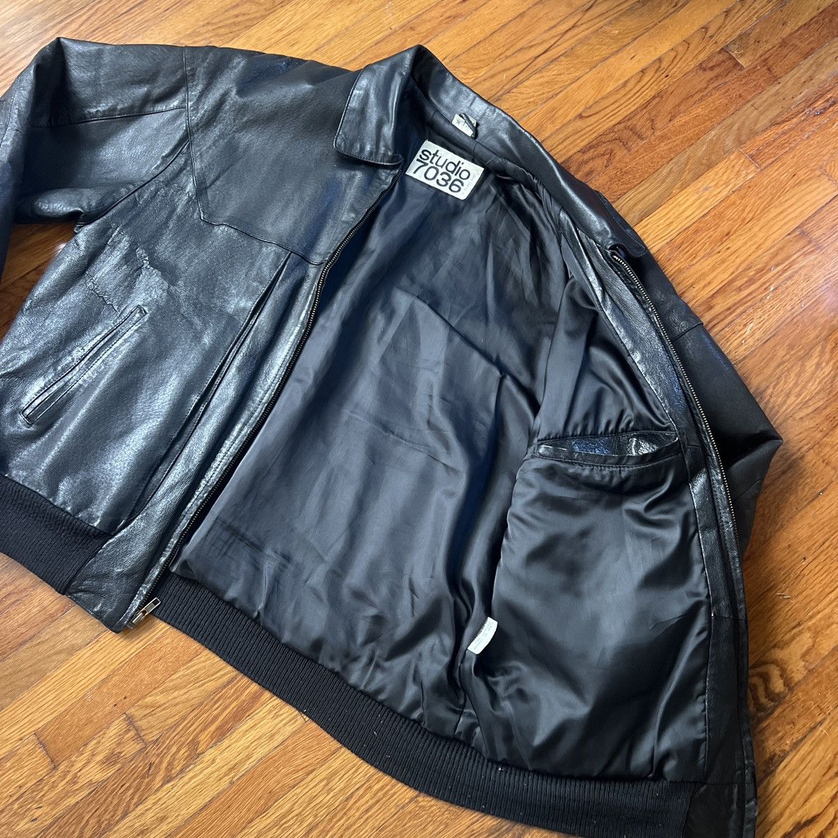 Vintage Leather bomber jacket Size US M / EU 48-50 / 2 - 4 Thumbnail