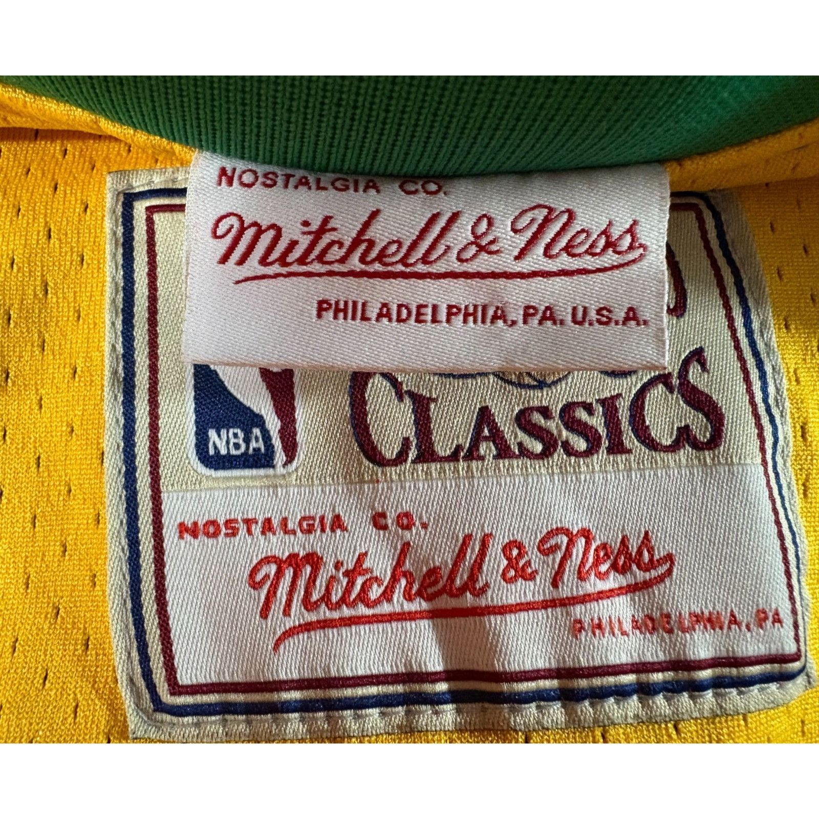 Mitchell & Ness Mitchell & Ness Boston Celtics Varsity Jacket Hardwood Class Size US XXL / EU 58 / 5 - 3 Thumbnail