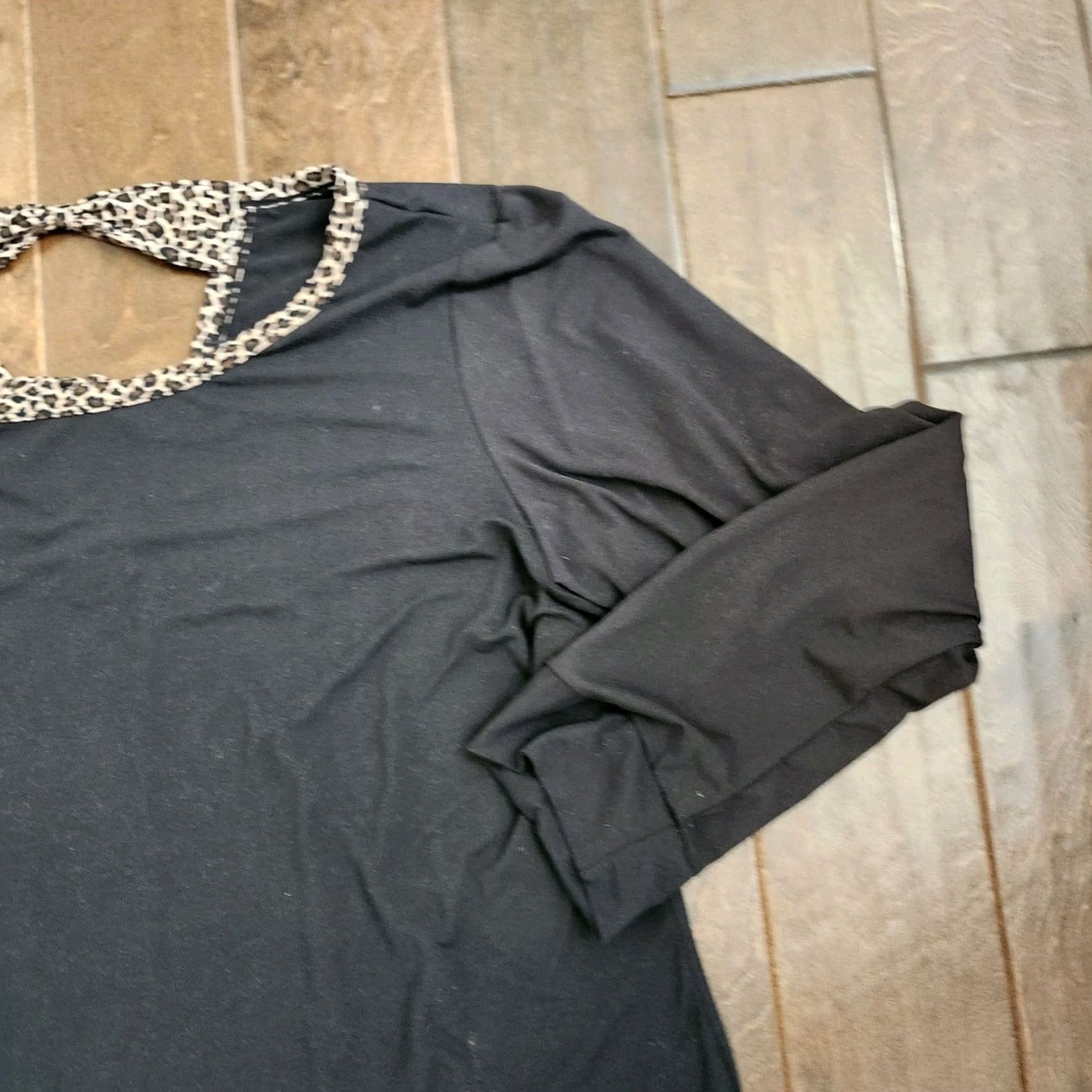 Vintage Daisy Fuentes Bow Back Top Shirt 2X Womens Black Leopard Trim Long Sleeve Bow Back Knit Polyester Blend Casual Party/Cocktail Formal Size XXL / US 16-18 / IT 52-54 - 7 Thumbnail