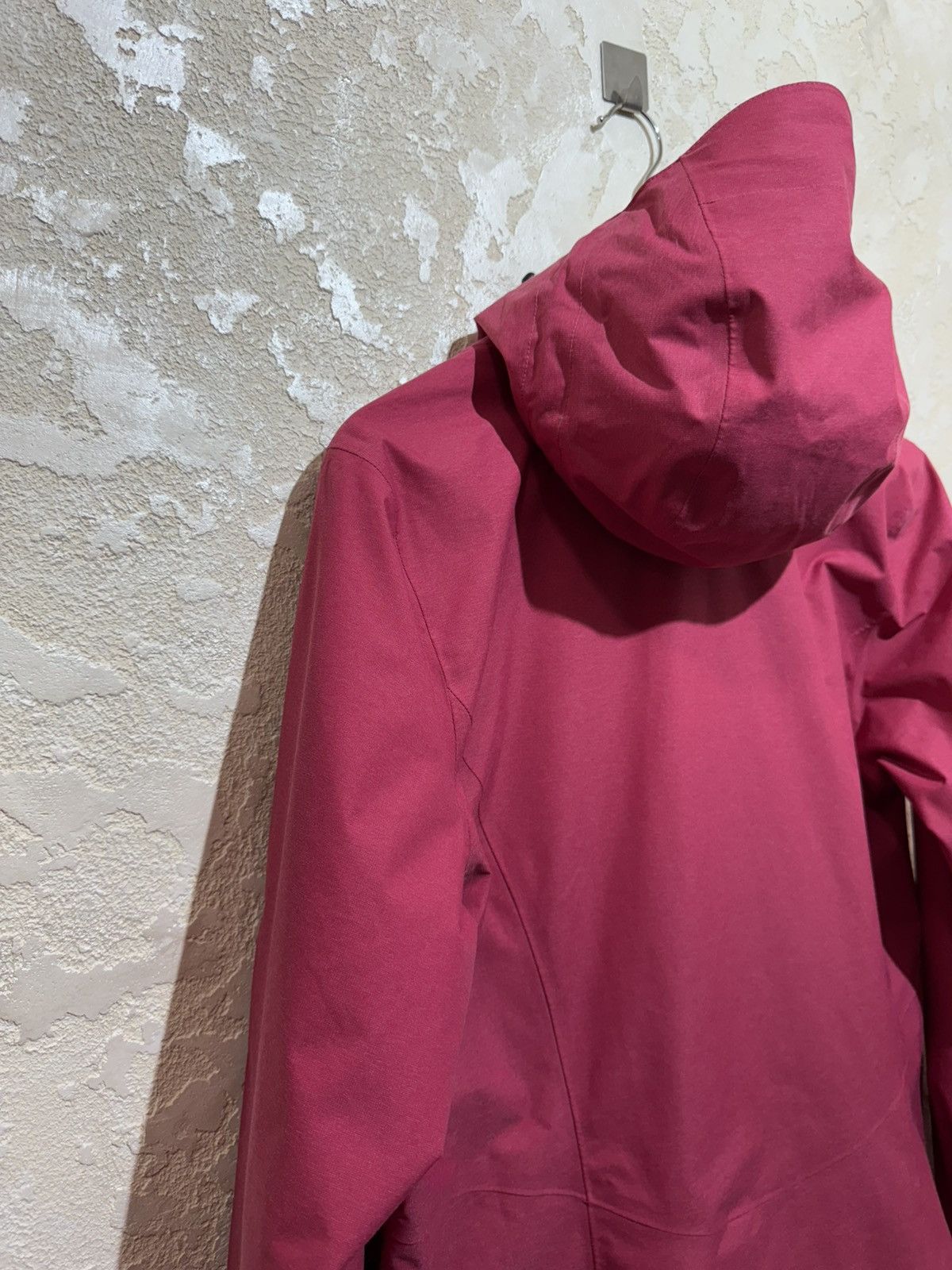Berghaus × The Mountain Berghaus Women's Elara Waterproof Shell Jacket UK 14 Size L / US 10 / IT 46 - 10 Thumbnail