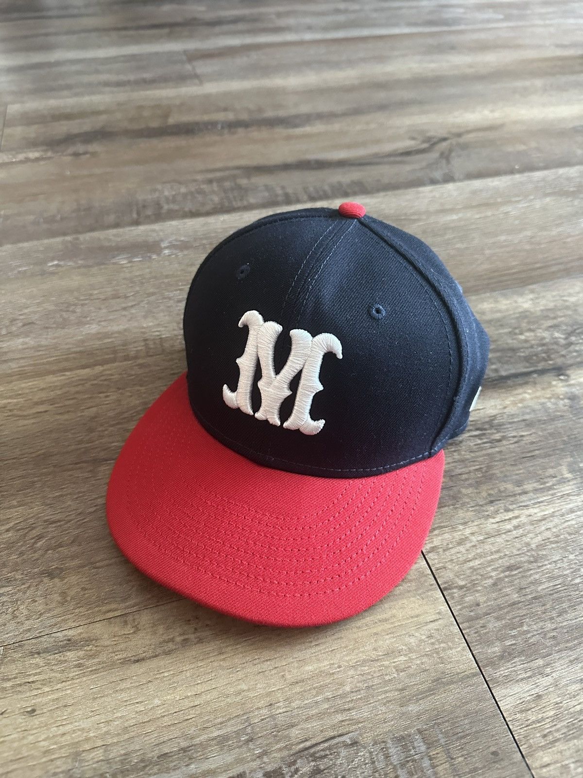 New Era × mewt Mewt X New Era Fitted Navy/Red Size ONE SIZE - 1 Thumbnail