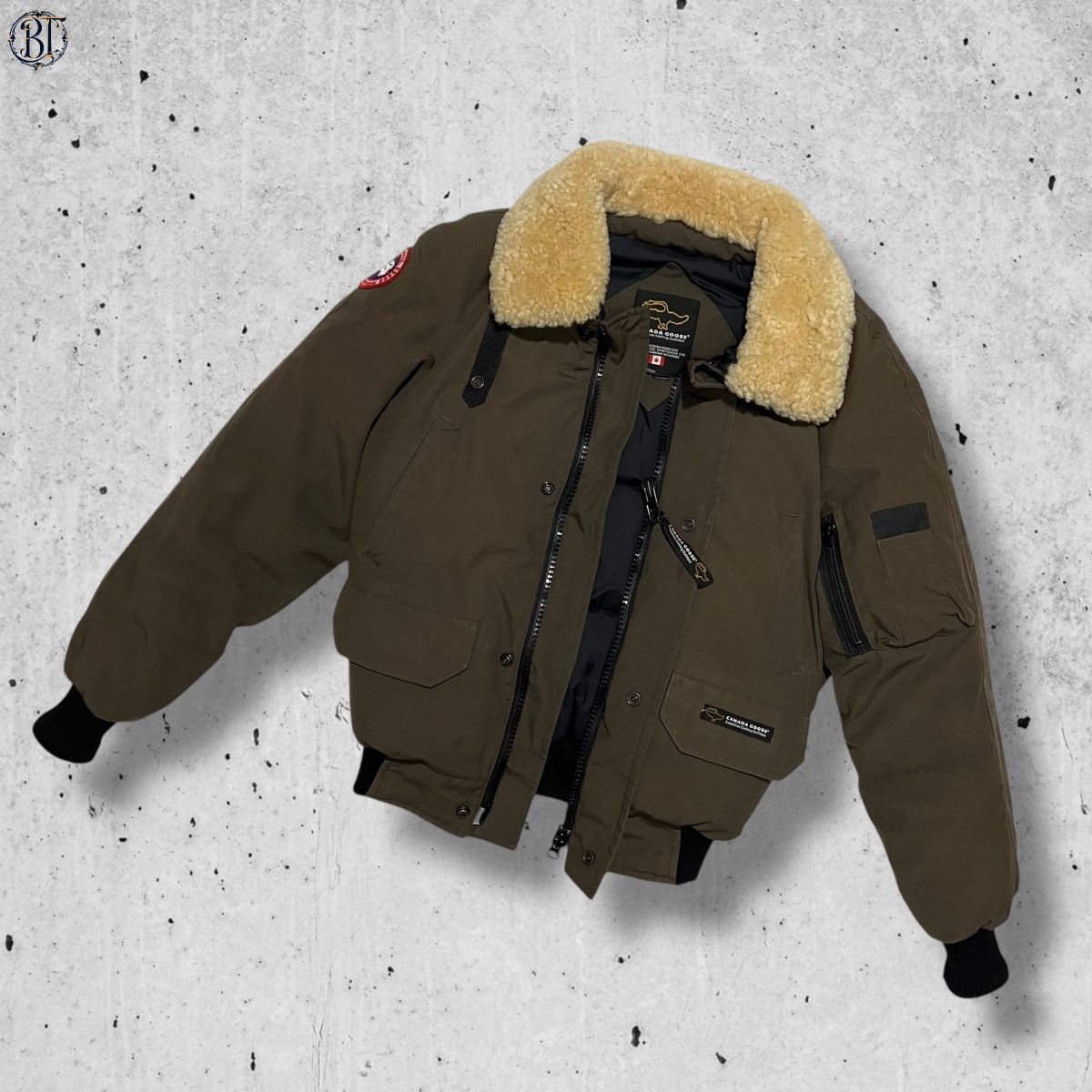 Canada Goose Canada Goose CHILLIWACK men's Airforce shearling bomber Size US XS / EU 42 / 0 - 10 Thumbnail