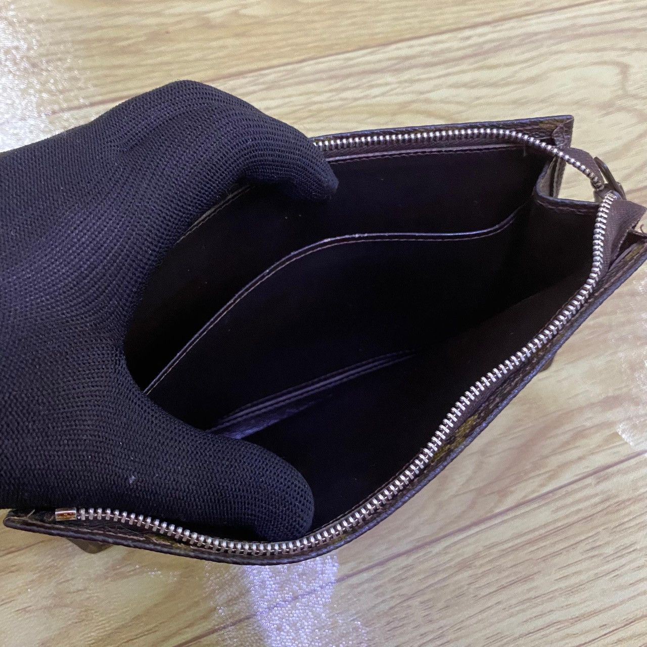 Louis Vuitton LV Monogram Clutch Vintage 1983 – ECLAIR Zip – France Size ONE SIZE - 9 Thumbnail
