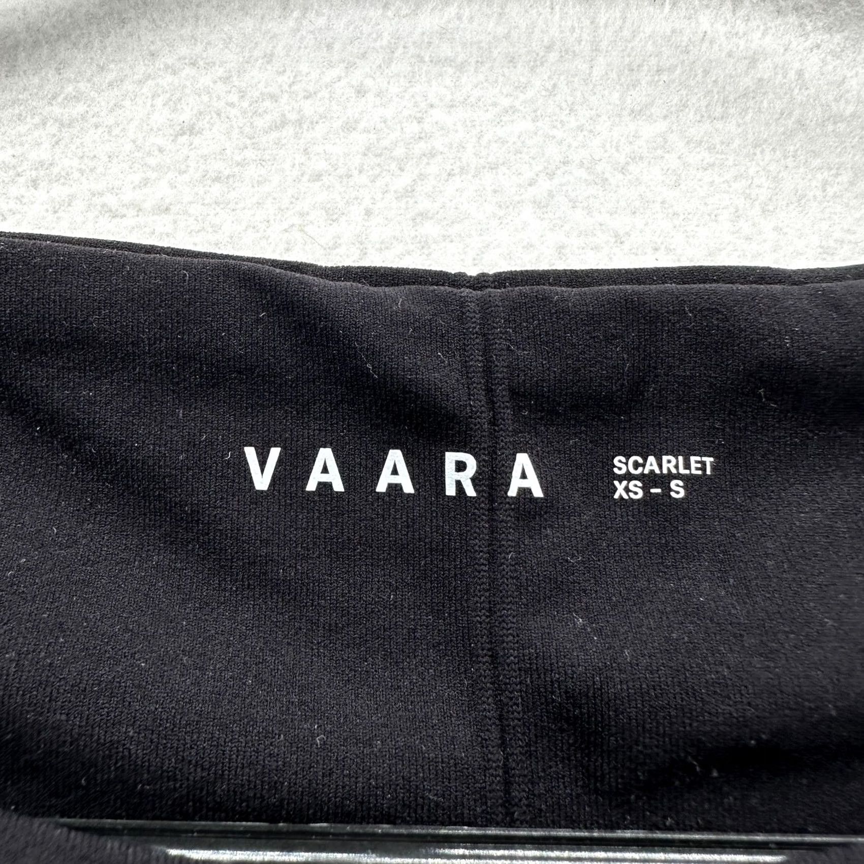 Vintage Vaara Scarlet Cropped Top Womens XS-S Black Long Sleeve Scoop Neck Stretch Yoga Gym & Training Size XS / US 0-2 / IT 36-38 - 3 Thumbnail
