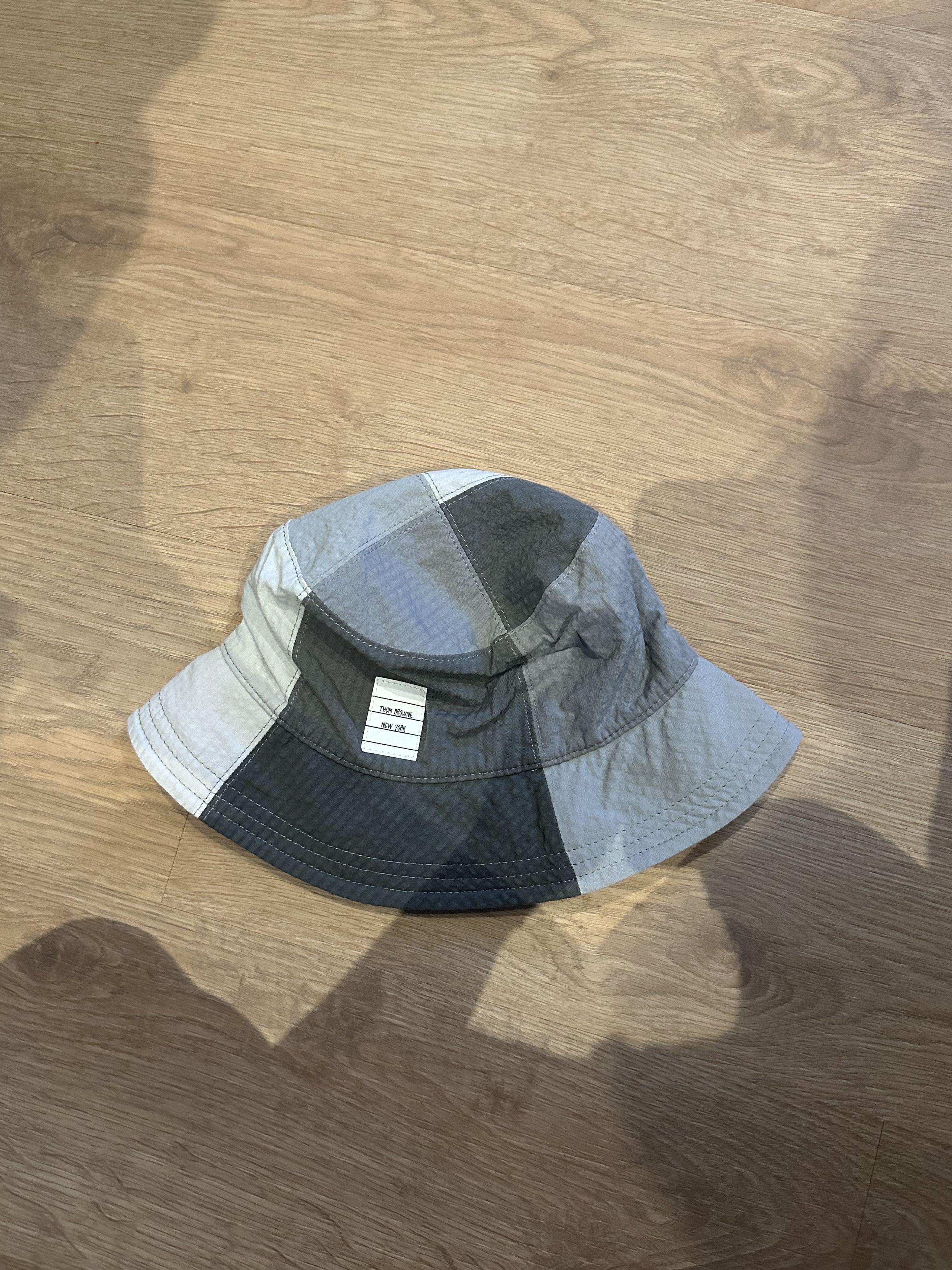 Thom Browne Thom Browne Bucket Hat in Quarter Combo Seercuker Size ONE SIZE - 4 Thumbnail