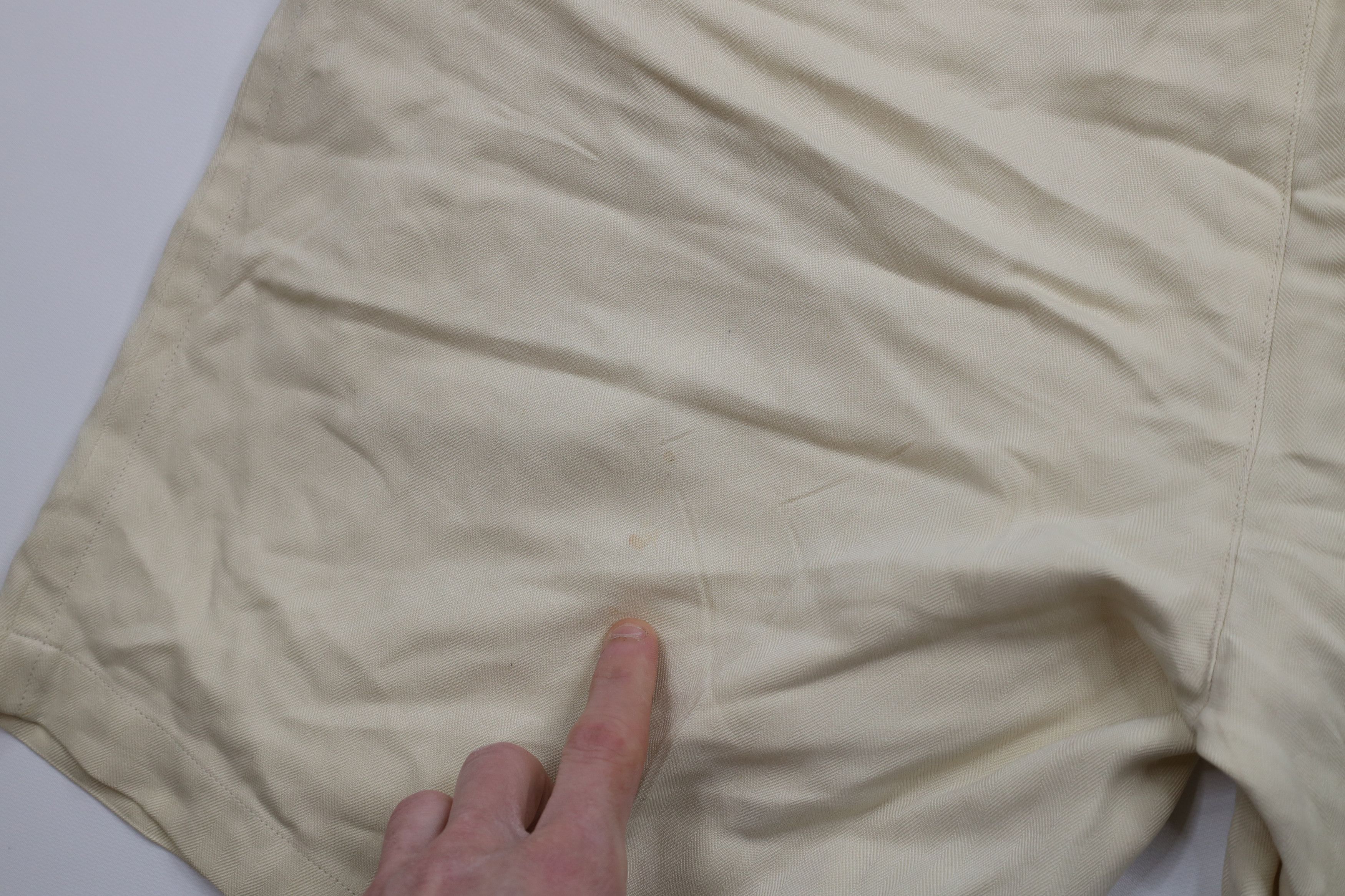 Tommy Bahama × Vintage Vintage 90s Tommy Bahama Pleated Chino Shorts Cream Size US 36 / EU 52 - 13 Thumbnail