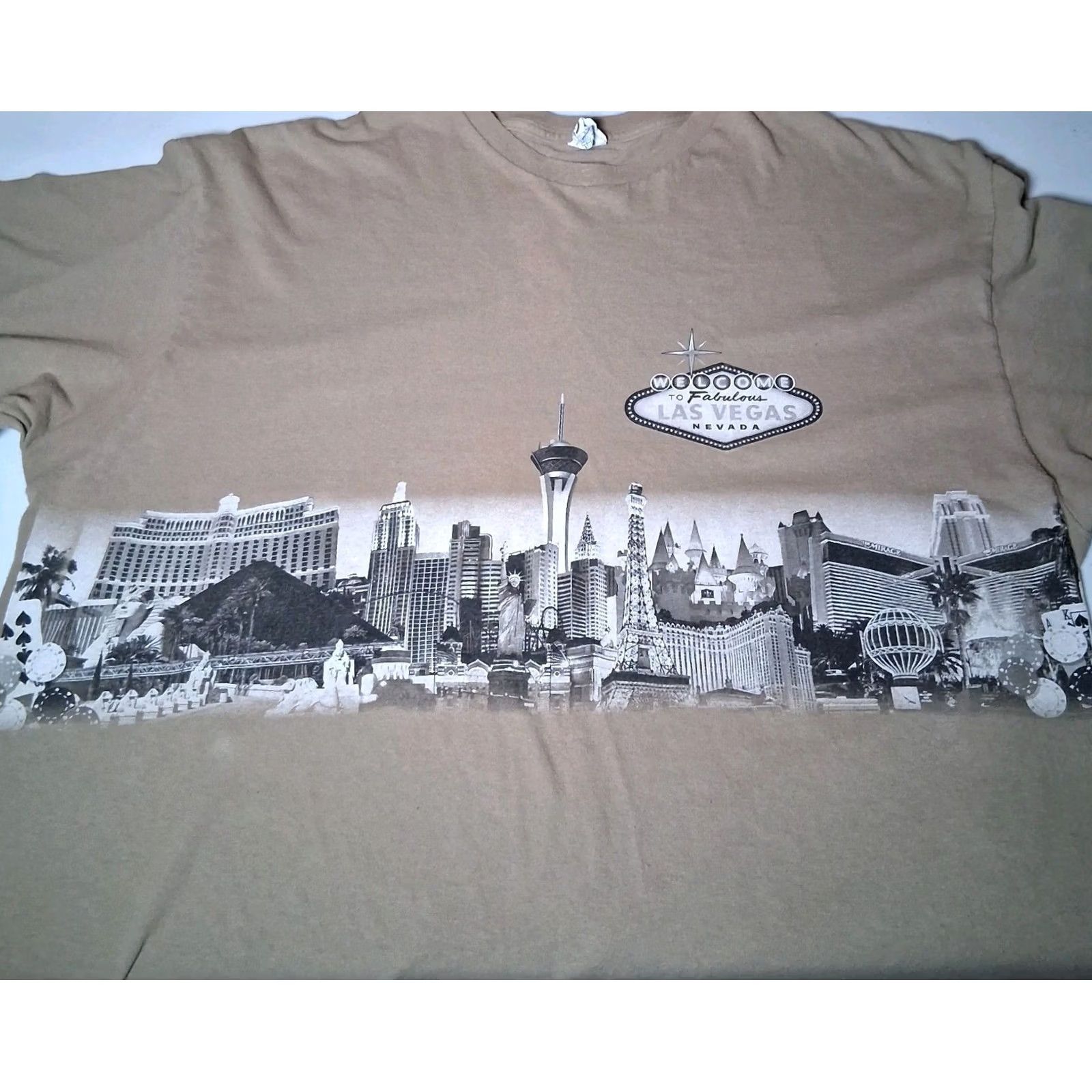 Delta Las Vegas Nevada Shirt Men 2XL Tan Beige Wrap Around Graphic Casino The Strip Skyline 90s Travel Las Vegas Mens T-Shirt Size US XXL / EU 58 / 5 - 4 Thumbnail