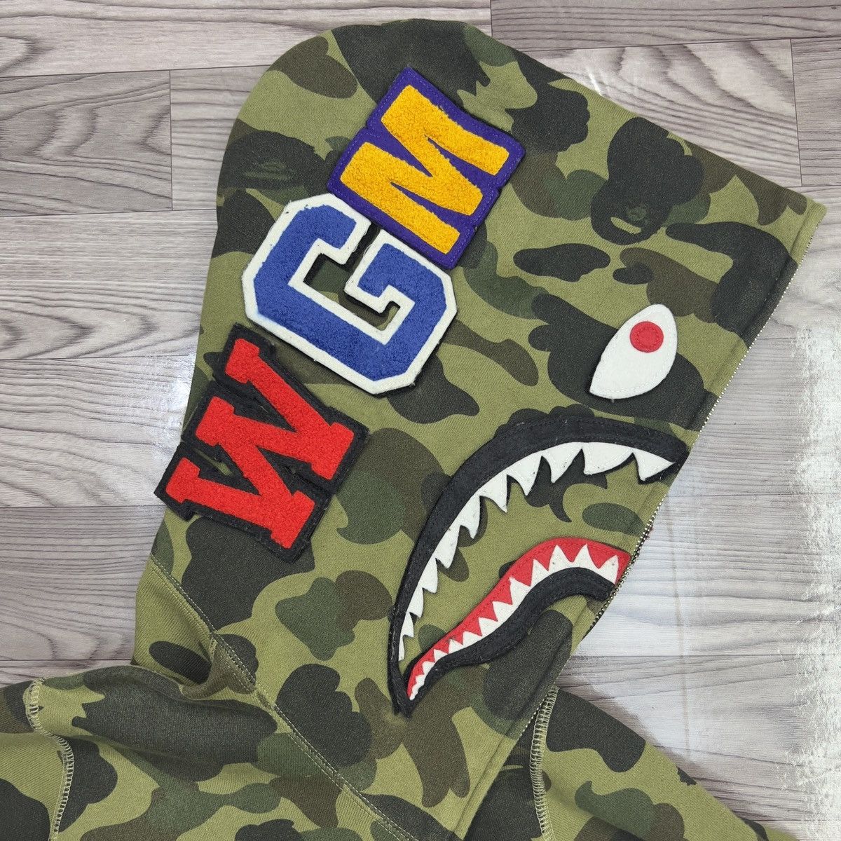 Bape Bape Shark Hoodie With Removable Patches Size L Size US L / EU 52-54 / 3 - 21 Thumbnail