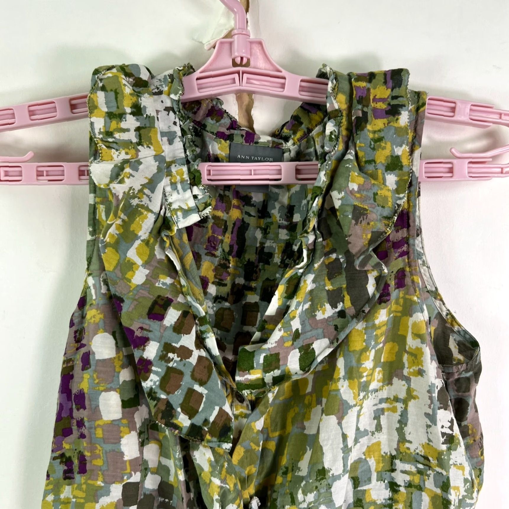 Vintage Ann Taylor Silk Blend Geometric Ruffled Button-Up Blouse Womens Size 4 Green Size S / US 4 / IT 40 - 2 Thumbnail