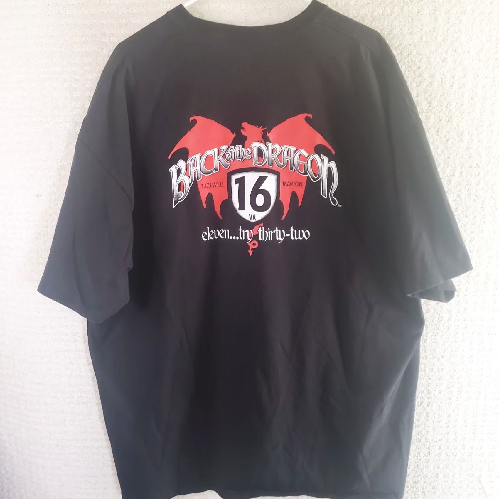 Hanes Hanes Back Of The Dragon T-Shirt 3XL Black Red Graphic Print Crew Neck Short Sleeve Unisex Adults Size US XXL / EU 58 / 5 - 7 Thumbnail