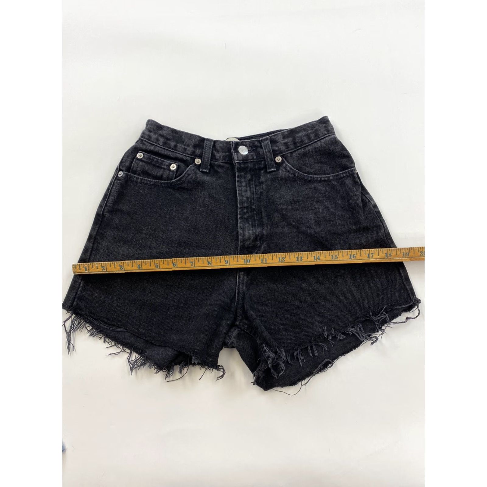 Gap VINTAGE Gap Denim Shorts Women’s 2 Black High Waisted Cut-Off Jean Casual Bohemian Festival American Cotton Denim Womens 2 Black Zip Short Size 26" / US 2 / IT 38 - 6 Thumbnail