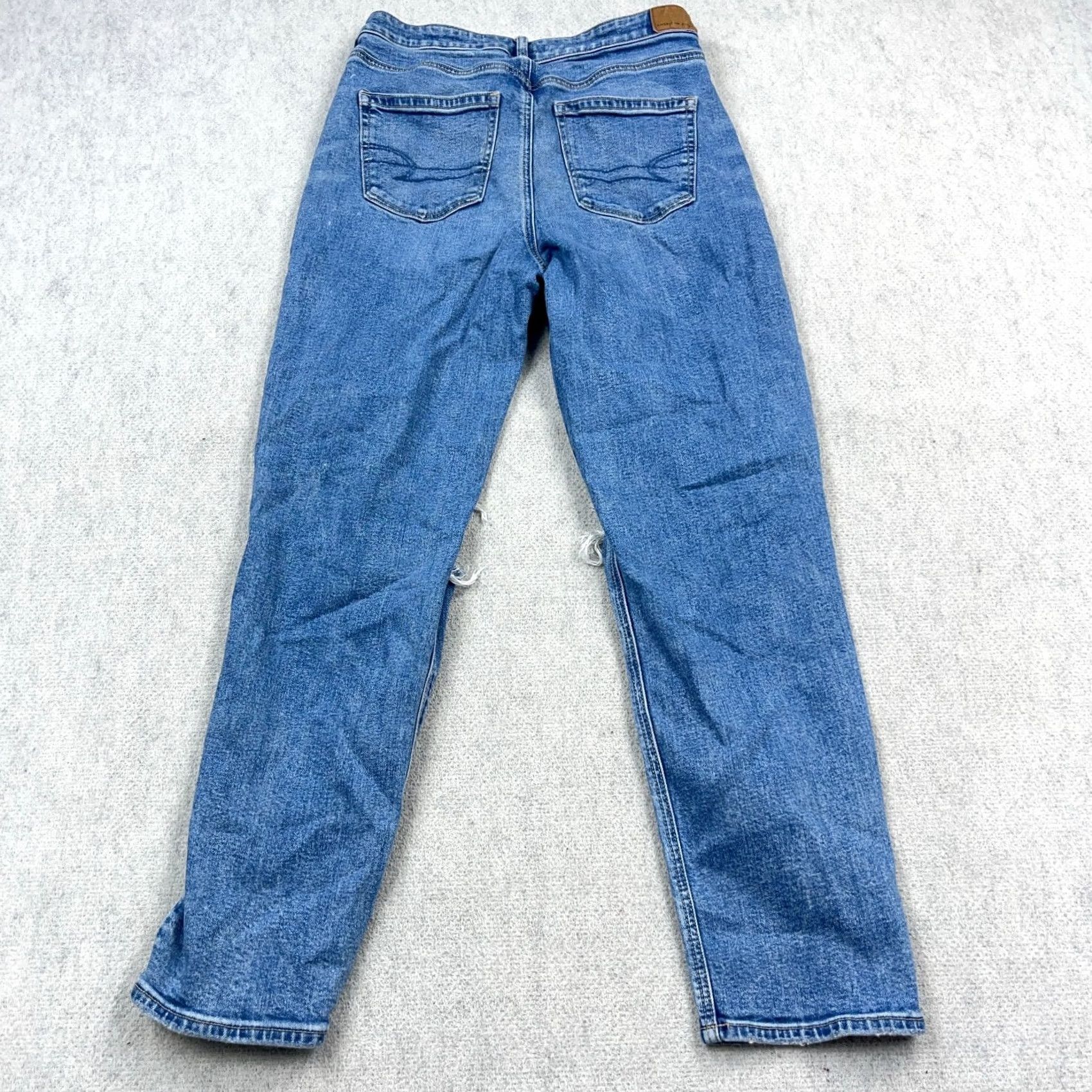 American Eagle Outfitters American Eagle Mom Jeans Women 8 Long Holes Distressed Baggy Stretch Med Wash Size 30" / US 8 / IT 44 - 2 Thumbnail